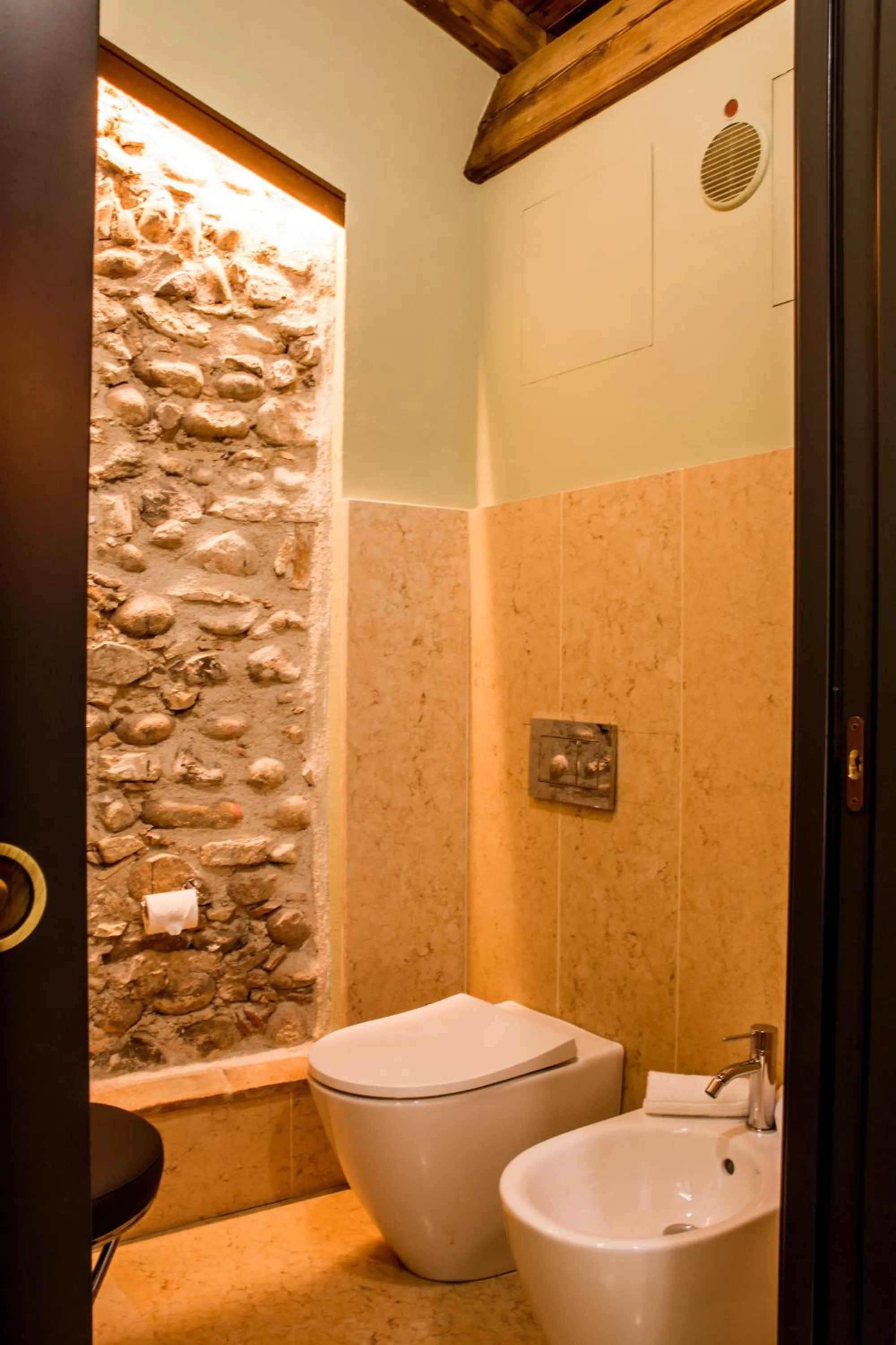Toilet in Corte Regia Relais & Spa