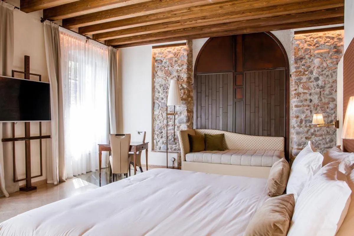 Bedroom, Bed in Corte Regia Relais & Spa