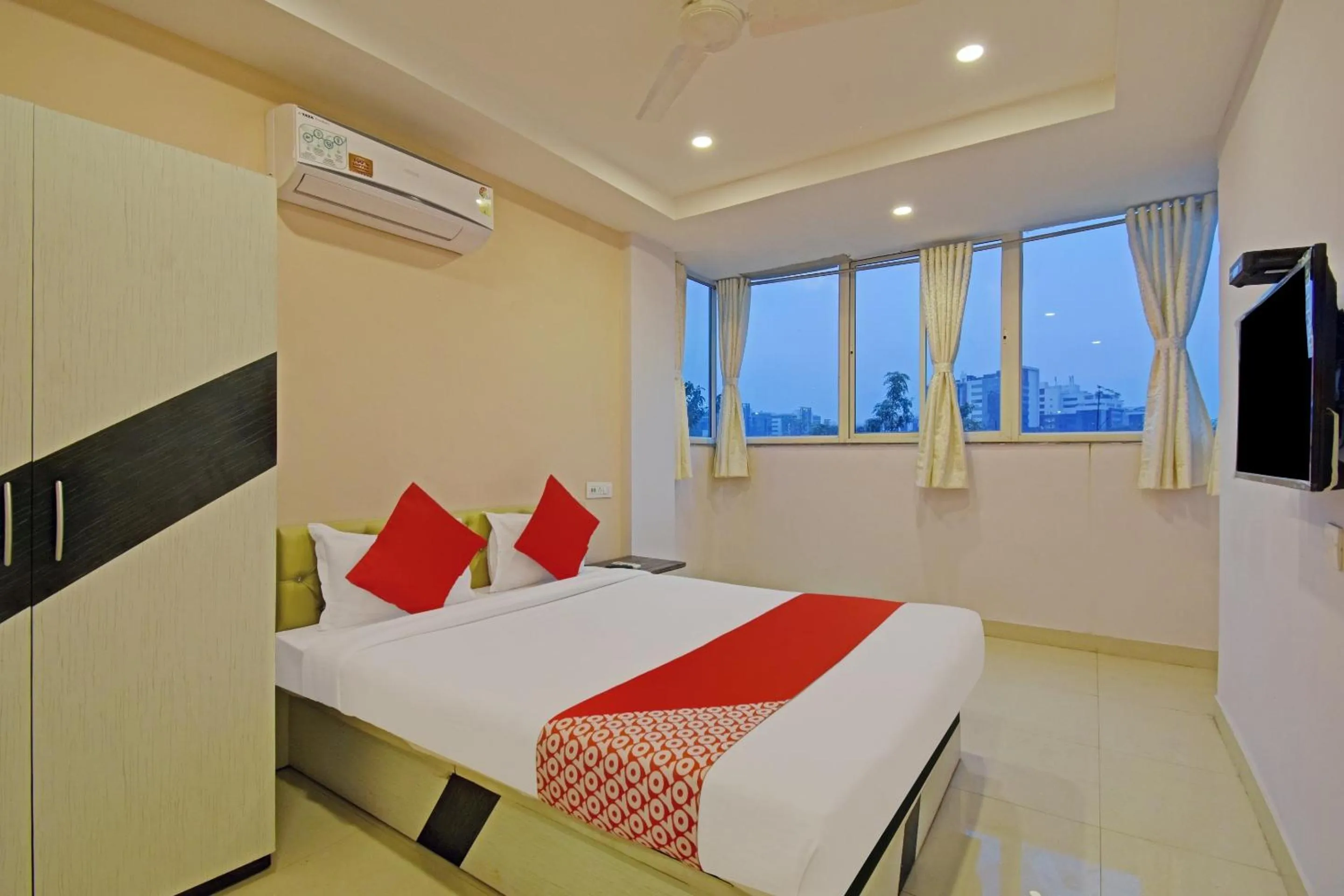 Bedroom, Bed in Hotel O by OYO Newtown Galaxy