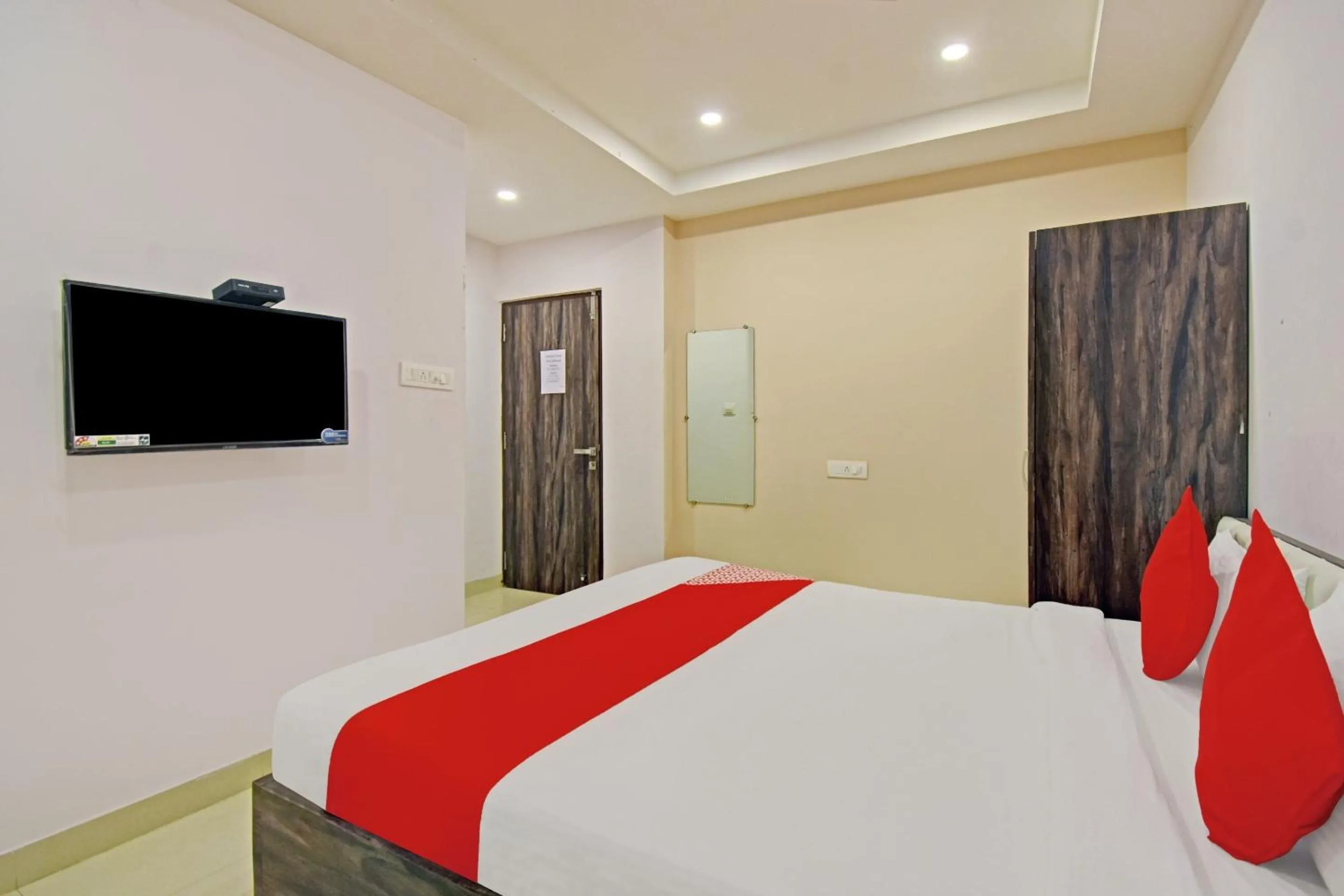 Bedroom, Bed in Hotel O by OYO Newtown Galaxy