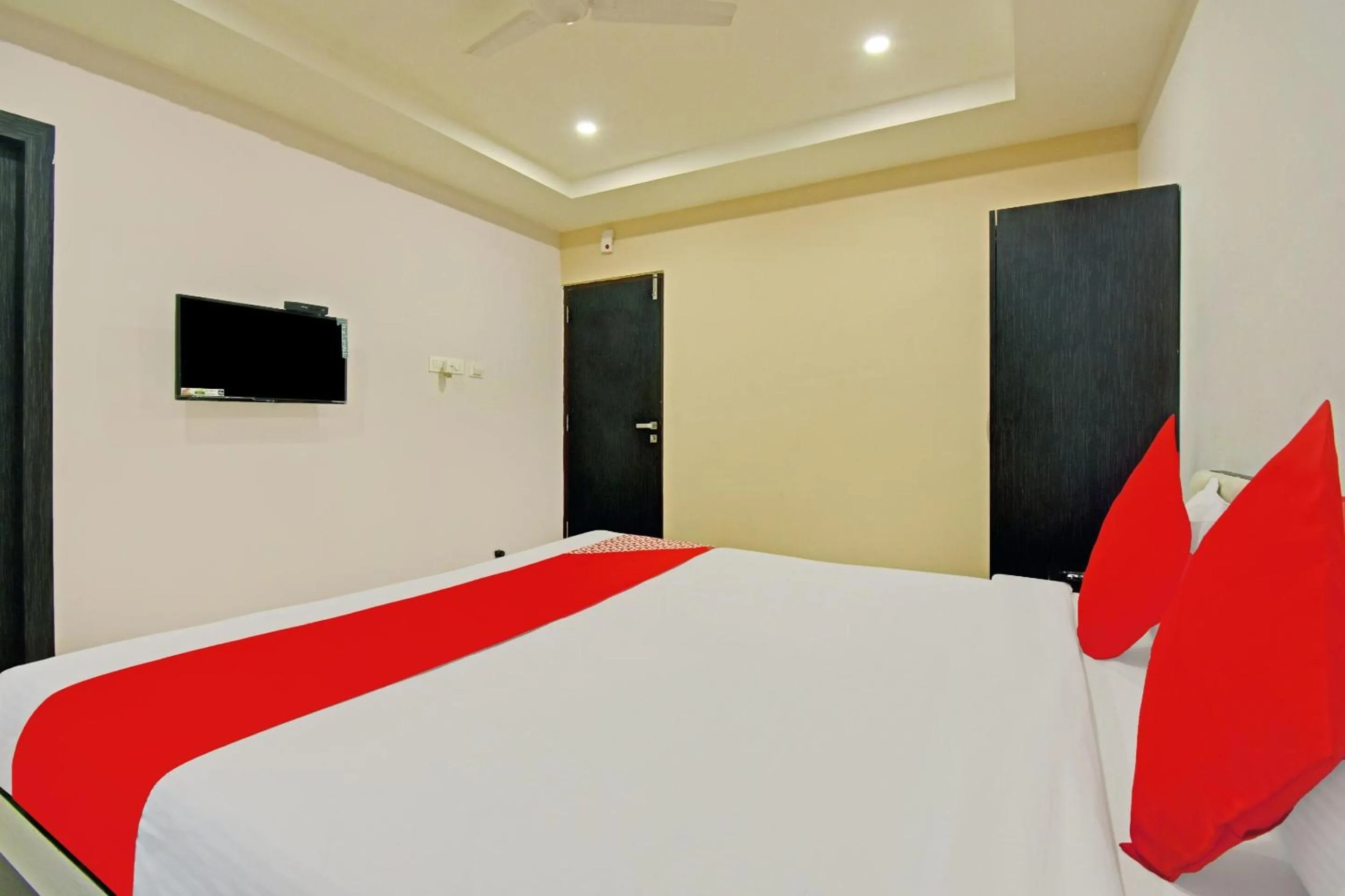Bedroom, Bed in Hotel O by OYO Newtown Galaxy