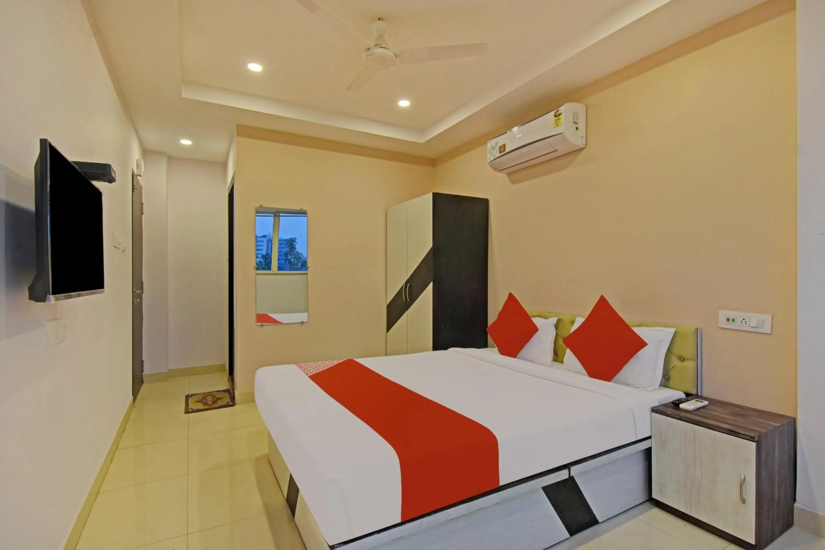 Bedroom, Bed in Hotel O by OYO Newtown Galaxy