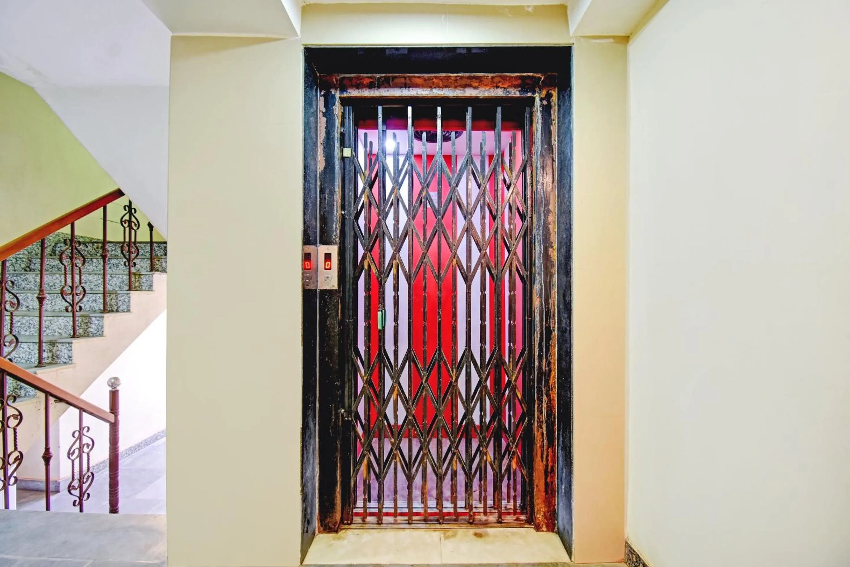 Facade/entrance in Hotel O Majestic Inn