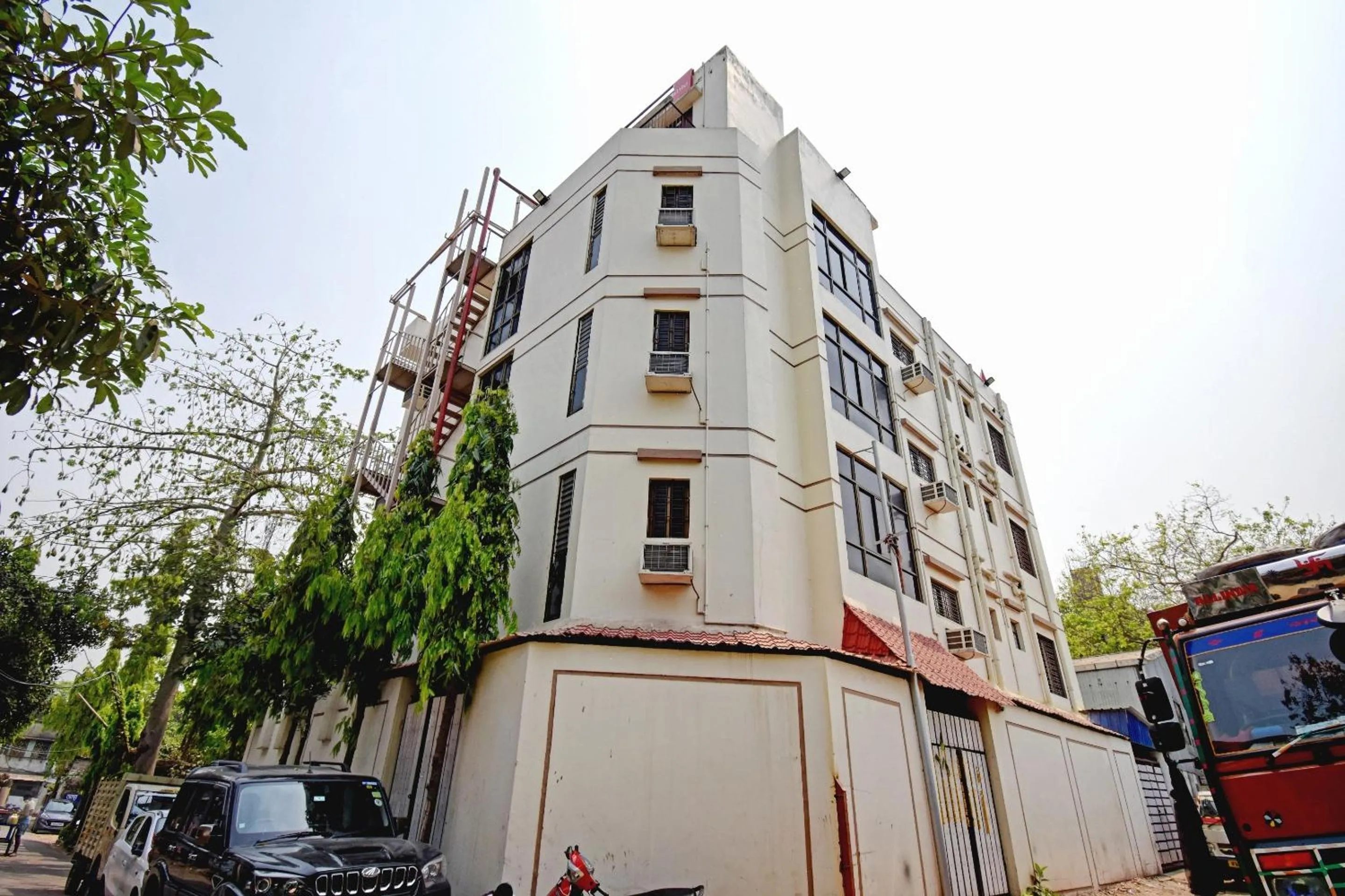 Facade/entrance in Hotel O Majestic Inn