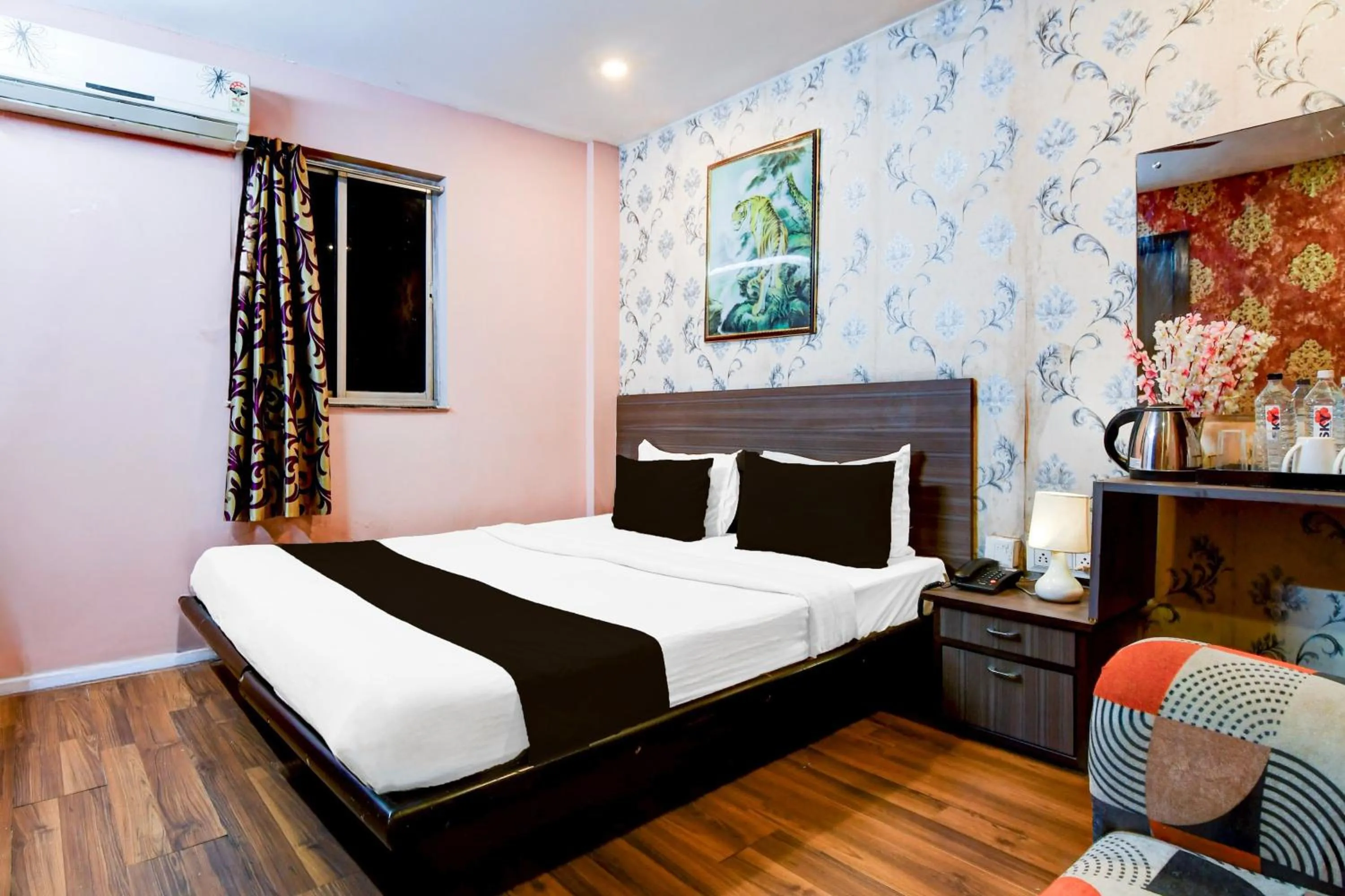 Bedroom, Bed in Super Collection O Circus Avenue Road Formerly Hotel Rockstar
