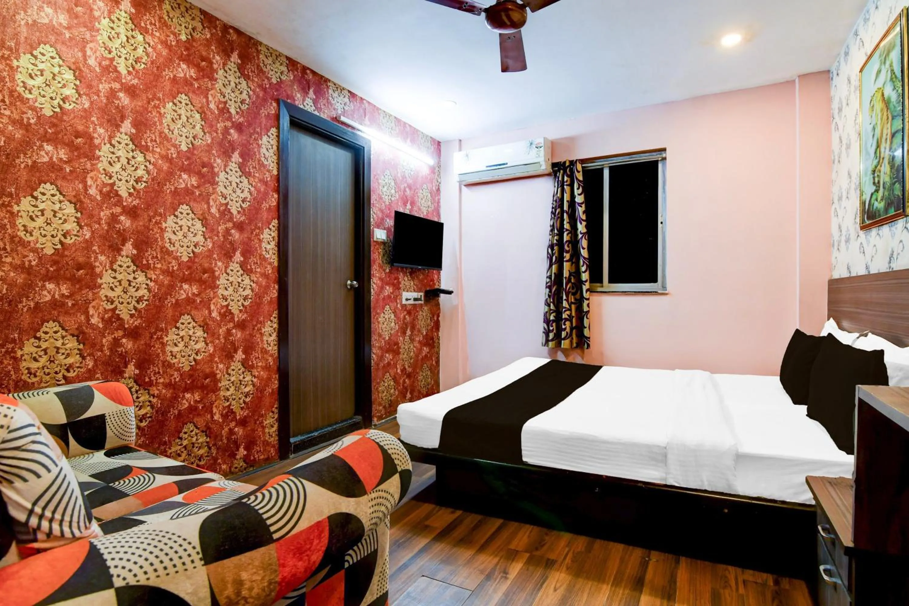 Bedroom, Bed in Super Collection O Circus Avenue Road Formerly Hotel Rockstar