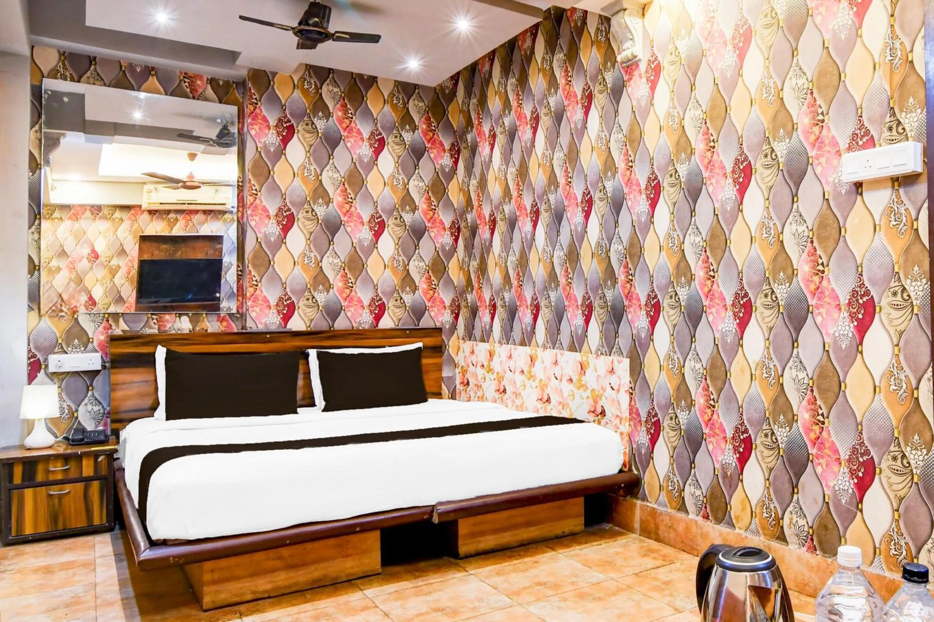 Bedroom, Bed in Super Collection O Circus Avenue Road Formerly Hotel Rockstar