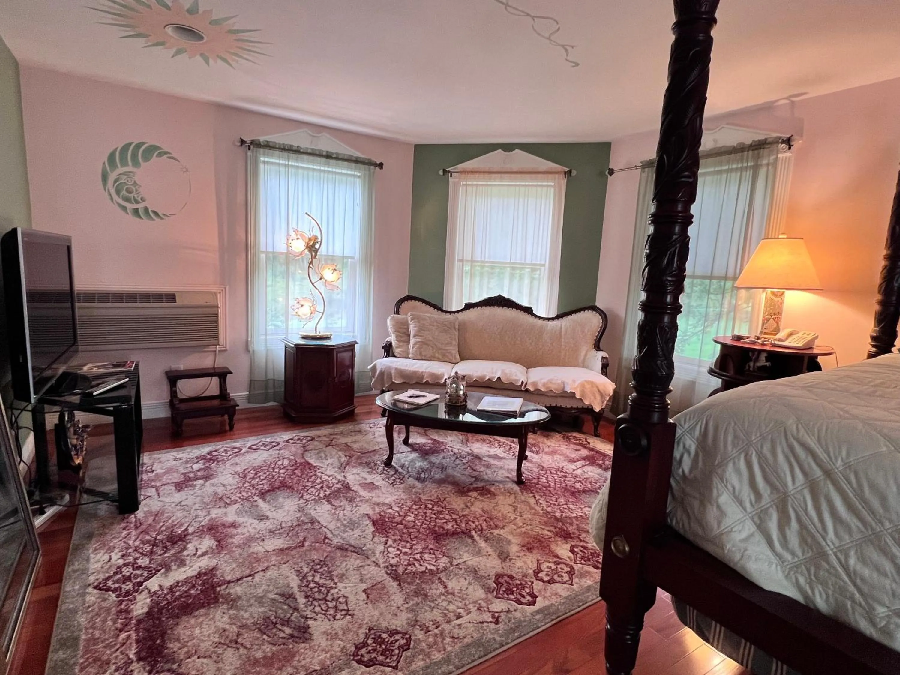 Bed in Mountain Quest Inn