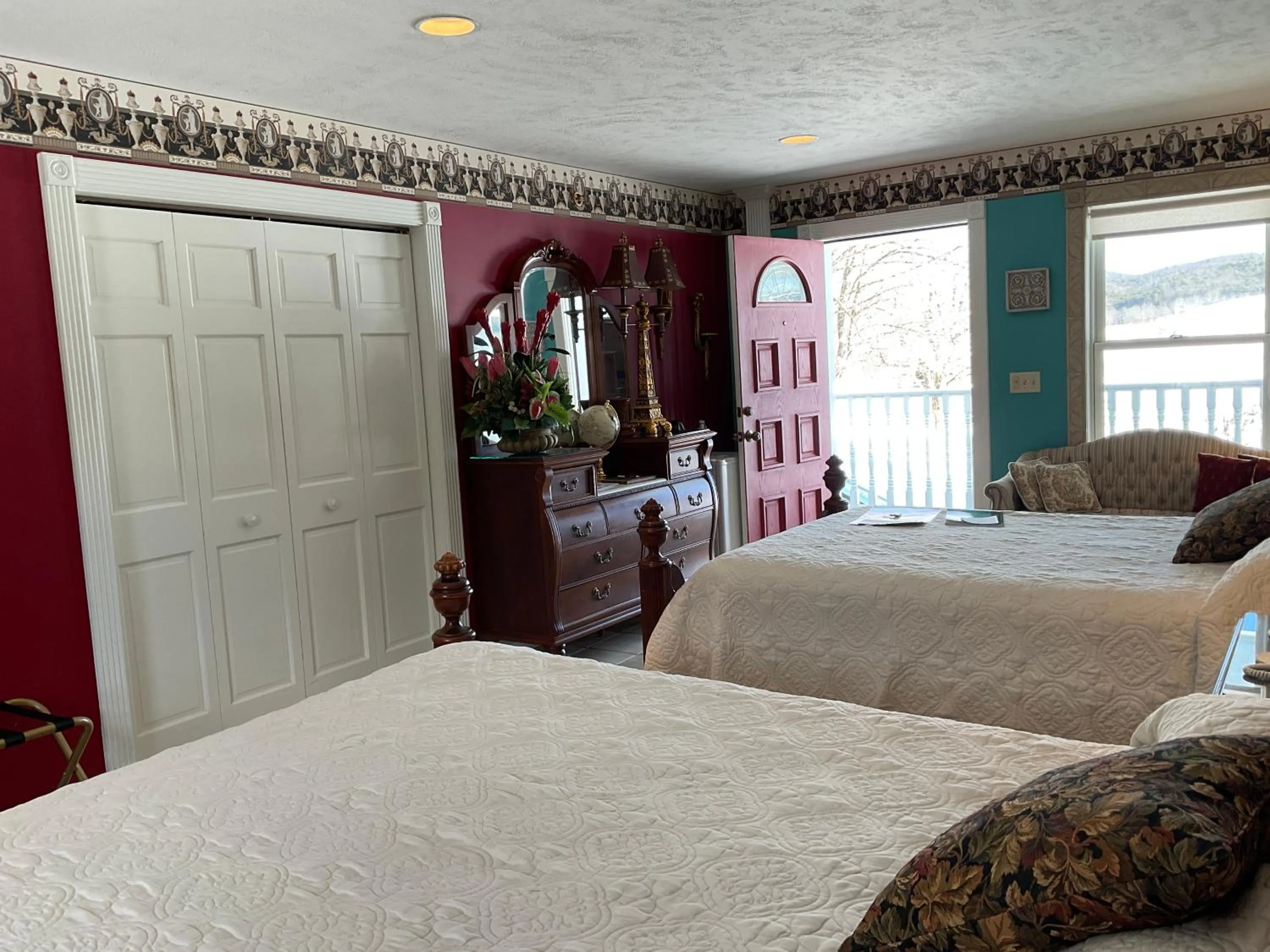 Bed in Mountain Quest Inn