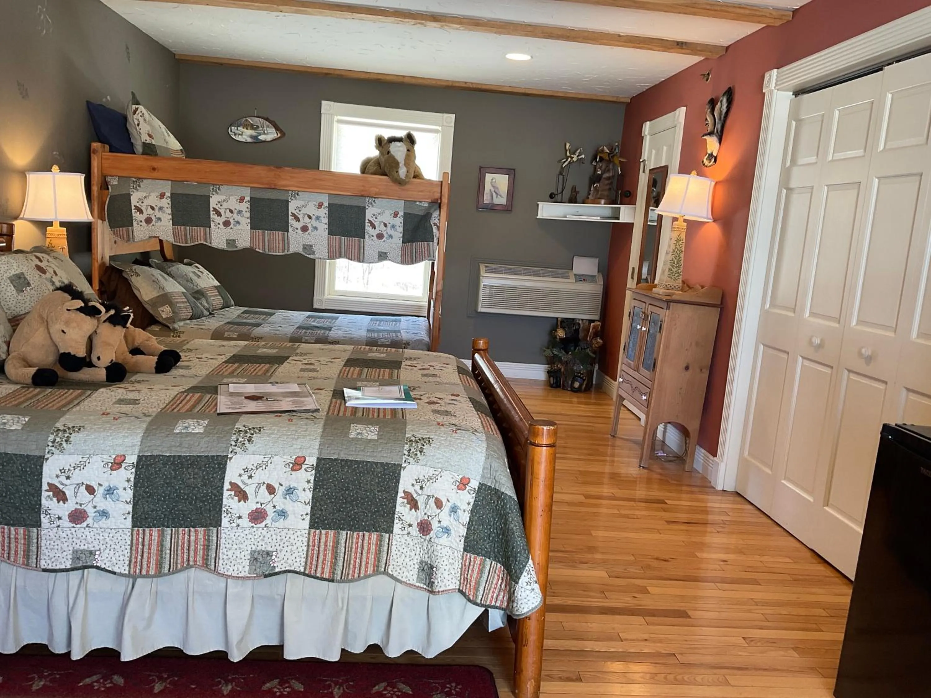 Bed in Mountain Quest Inn