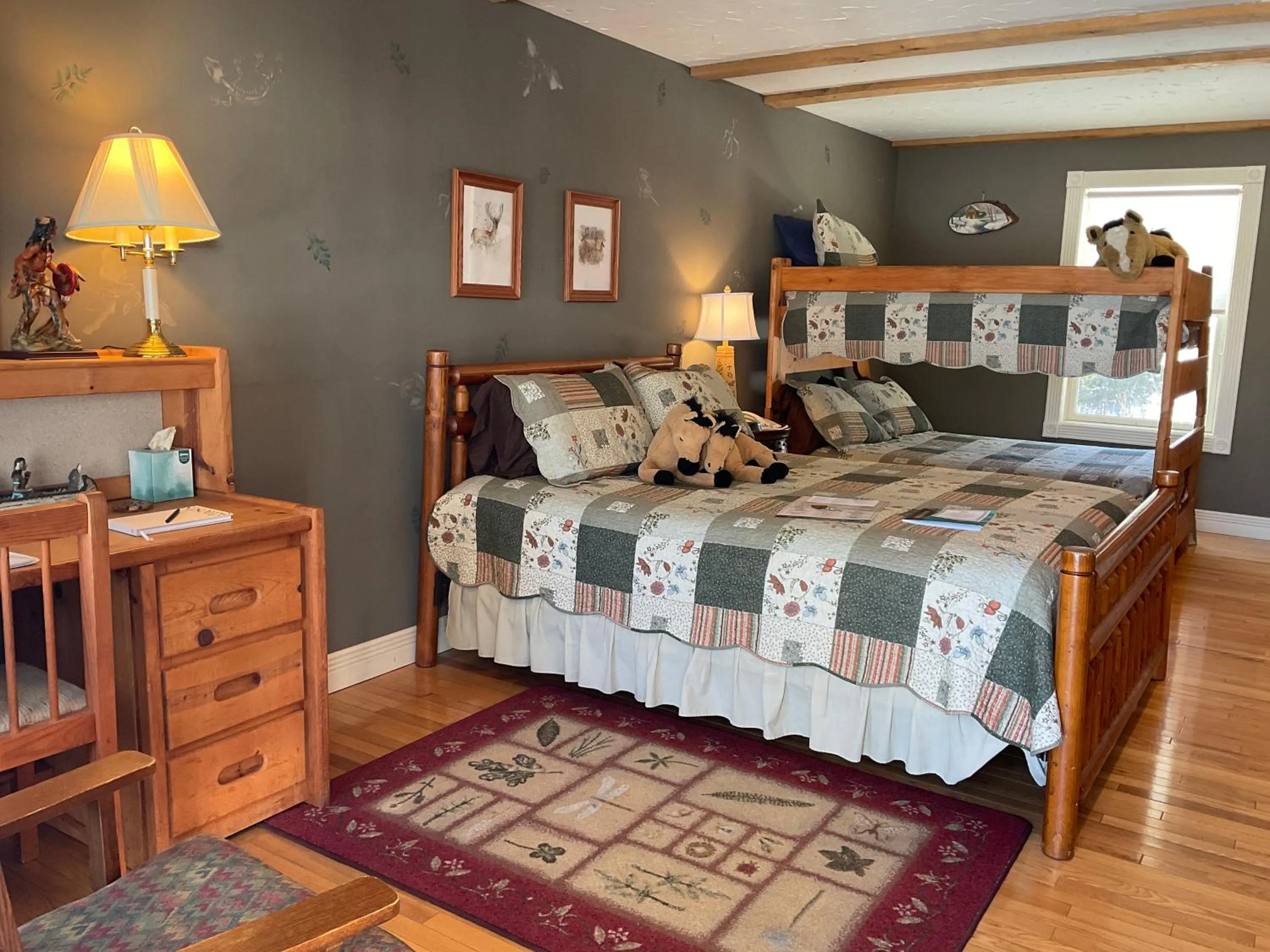 Bed in Mountain Quest Inn