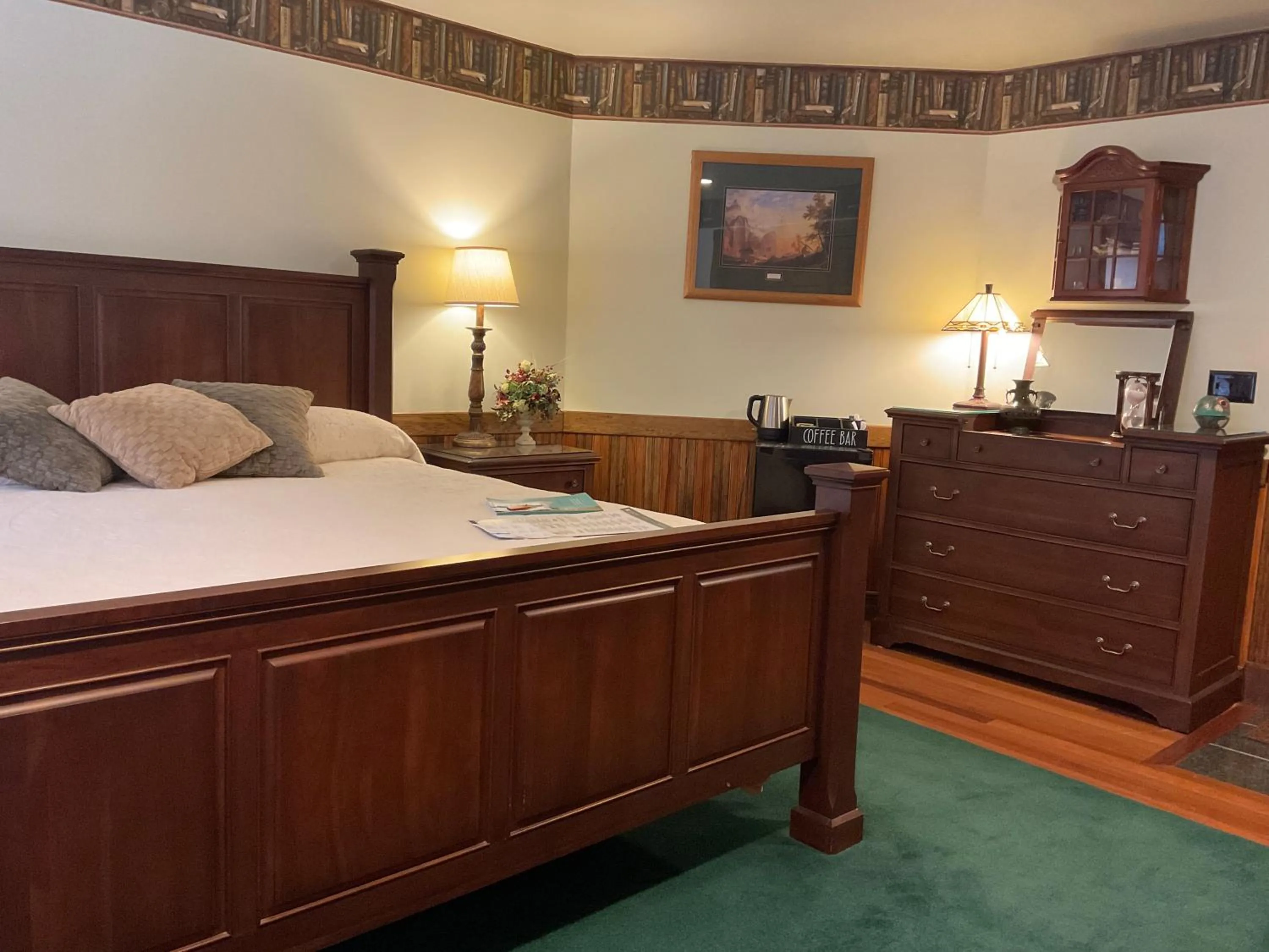 Bed in Mountain Quest Inn