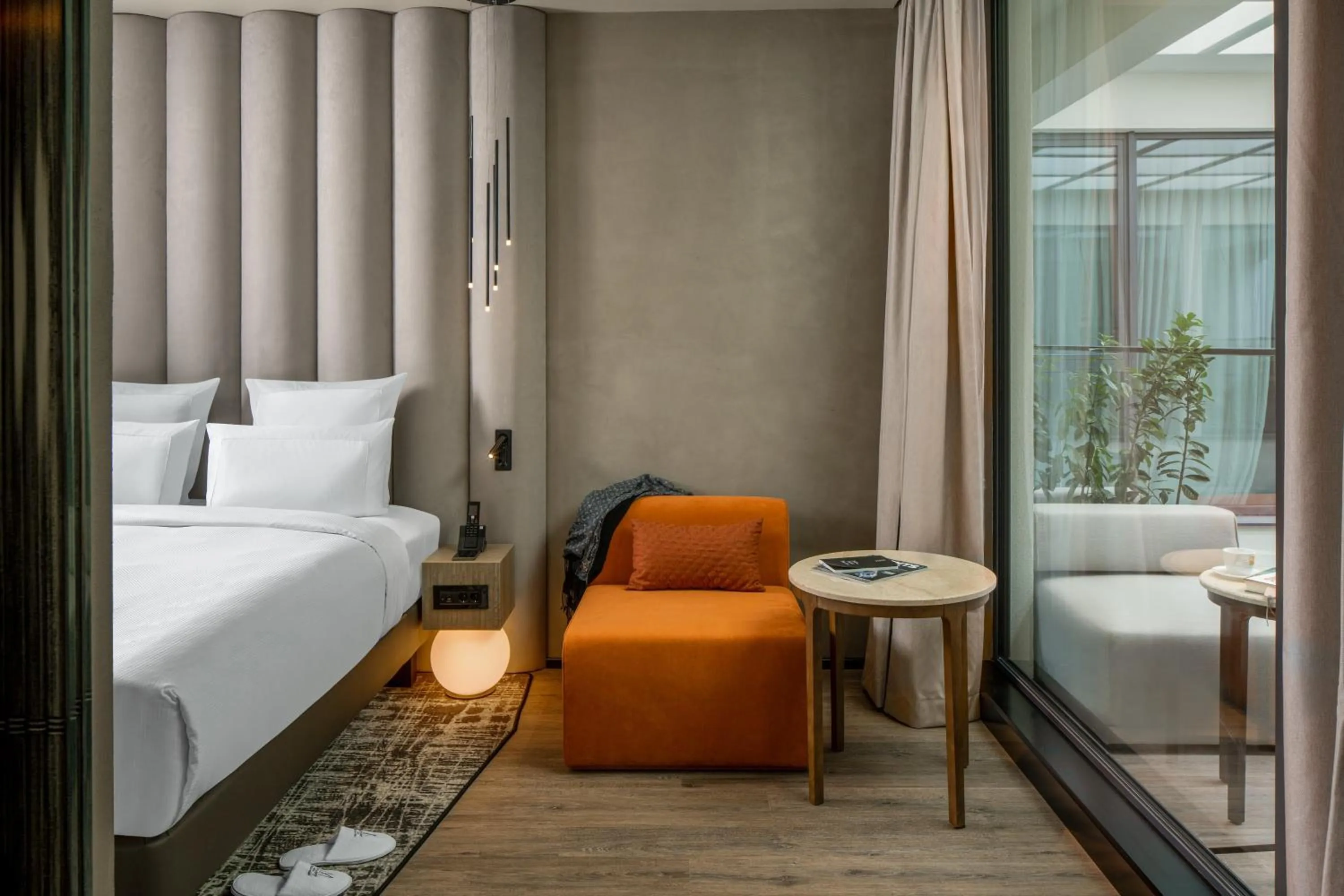 Toilet, Bed in The Emporium Hotel Plovdiv - MGallery Collection