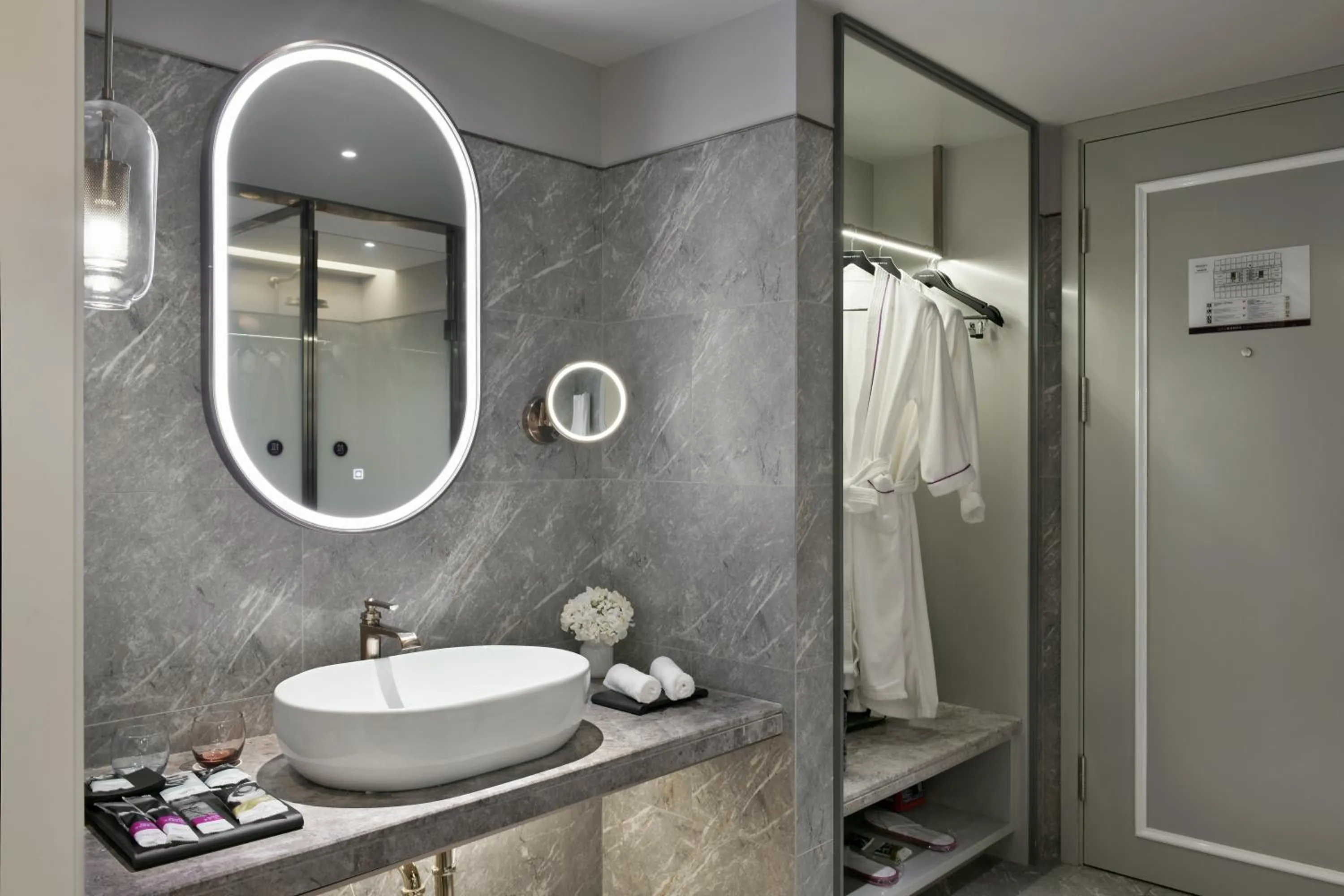 Toilet in Mercure Chengdu Jiuyanqiao