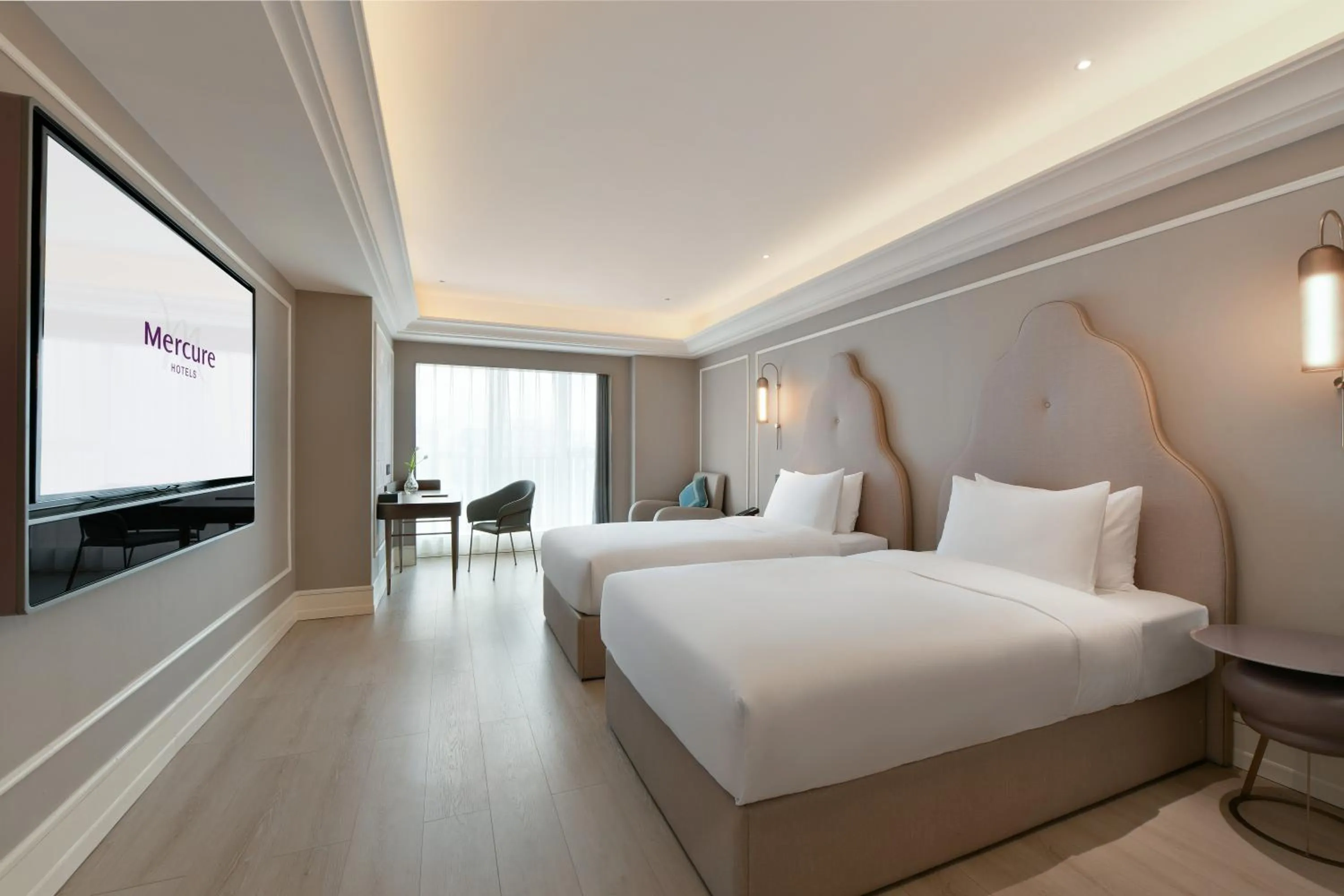 Photo of the whole room, Bed in Mercure Chengdu Jiuyanqiao