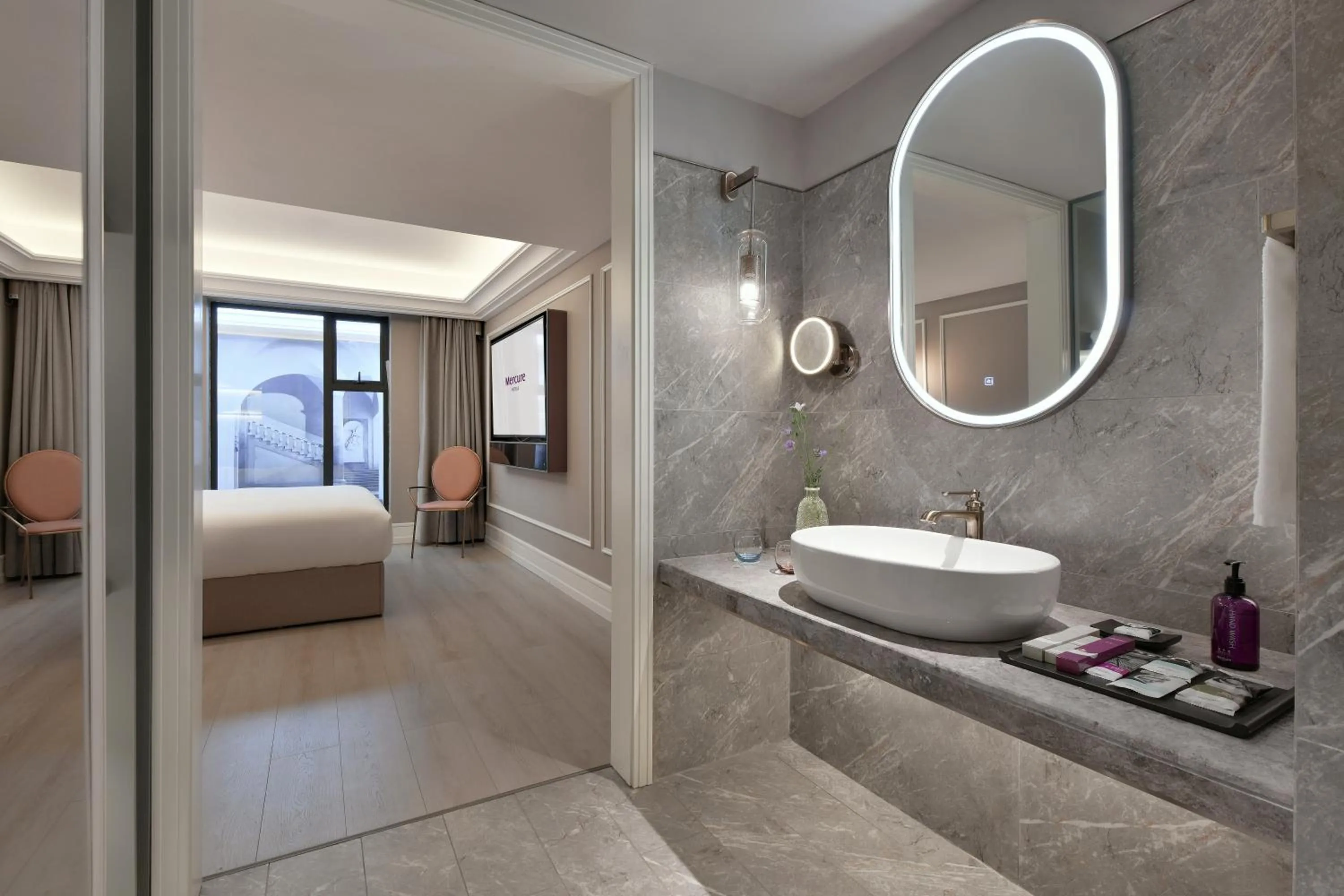 Bathroom, Bed in Mercure Chengdu Jiuyanqiao