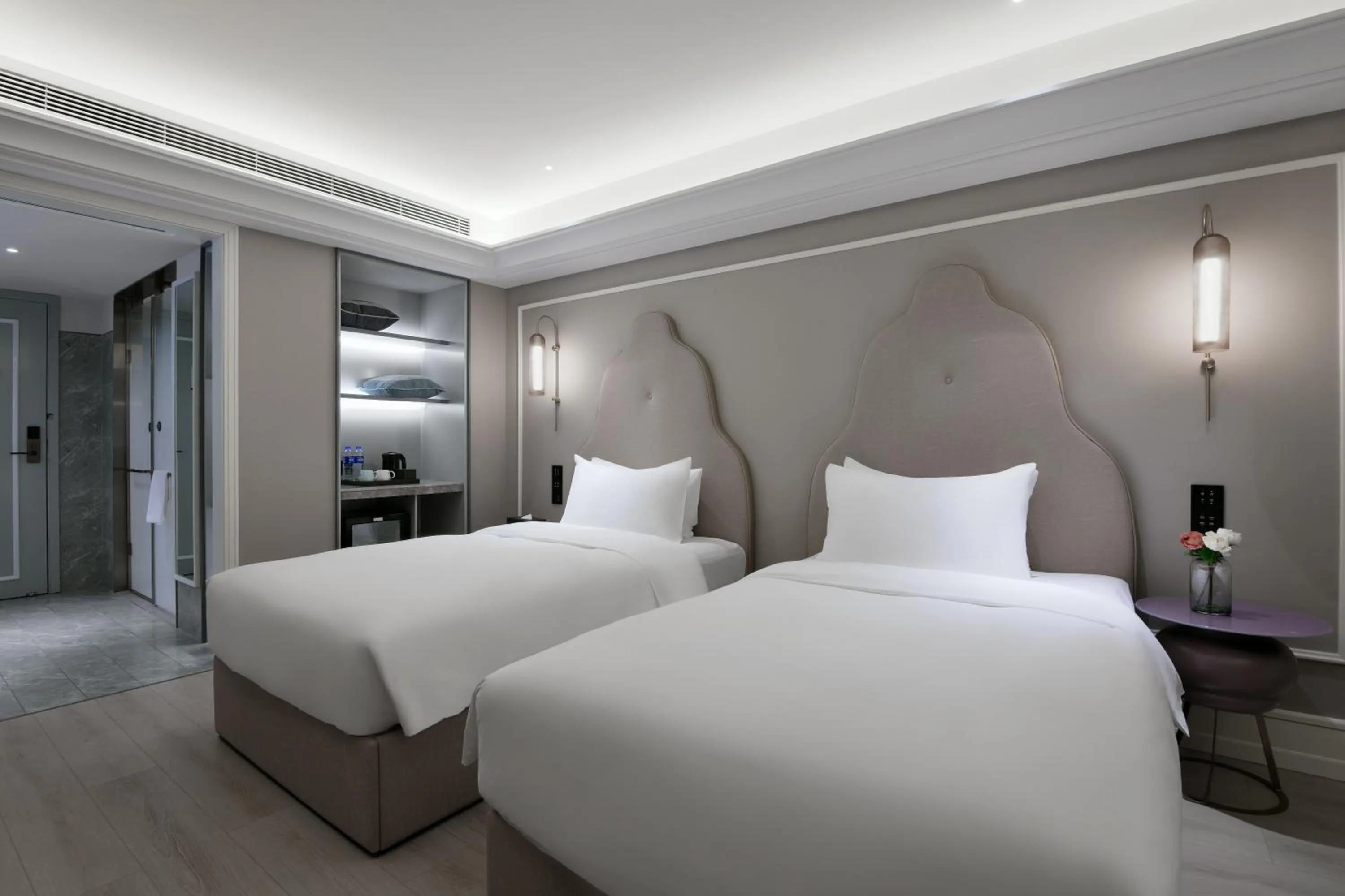 Bed in Mercure Chengdu Jiuyanqiao