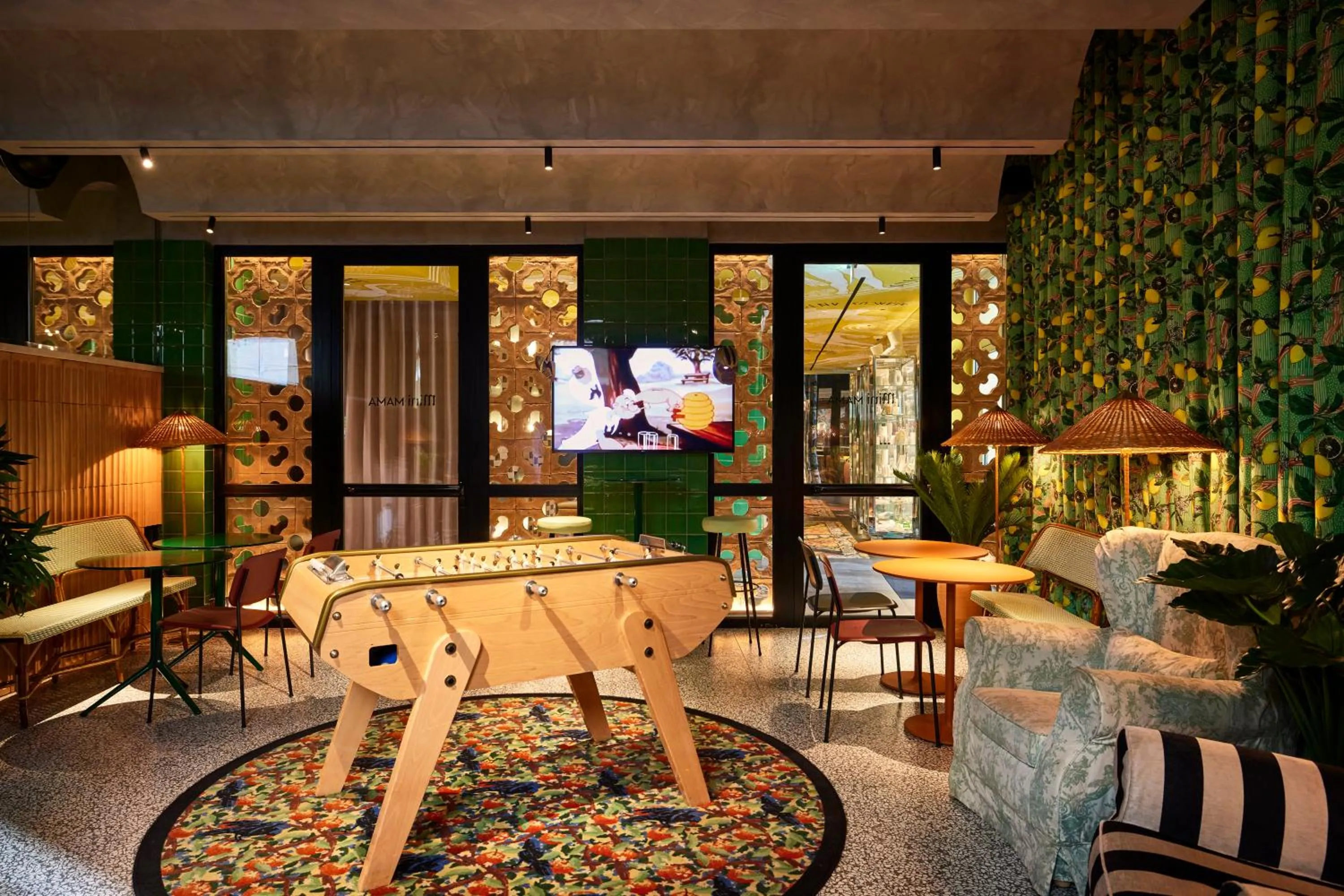 Communal lounge/ TV room in Mama Shelter Roma