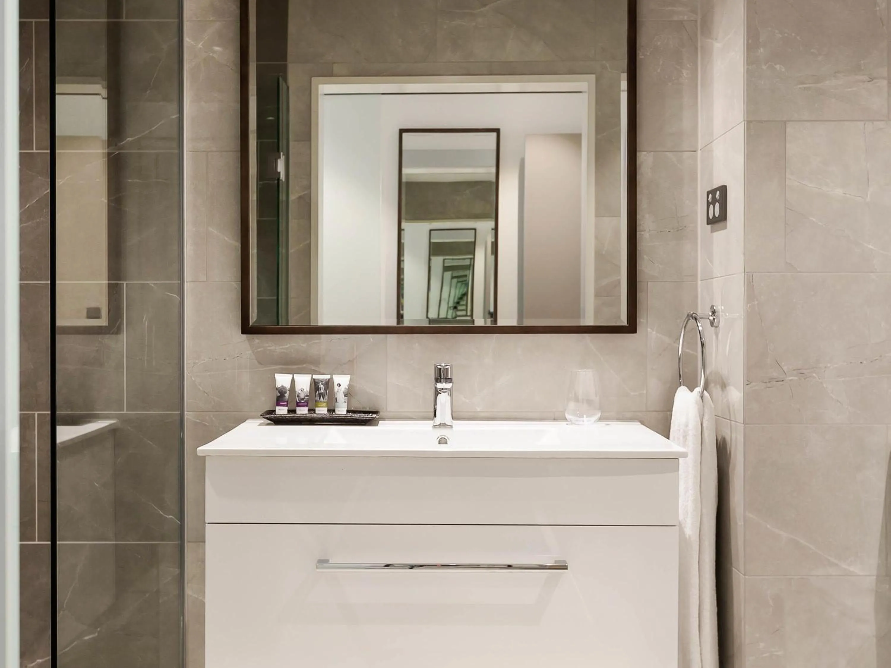 Bedroom in Mercure Auckland Queen Street