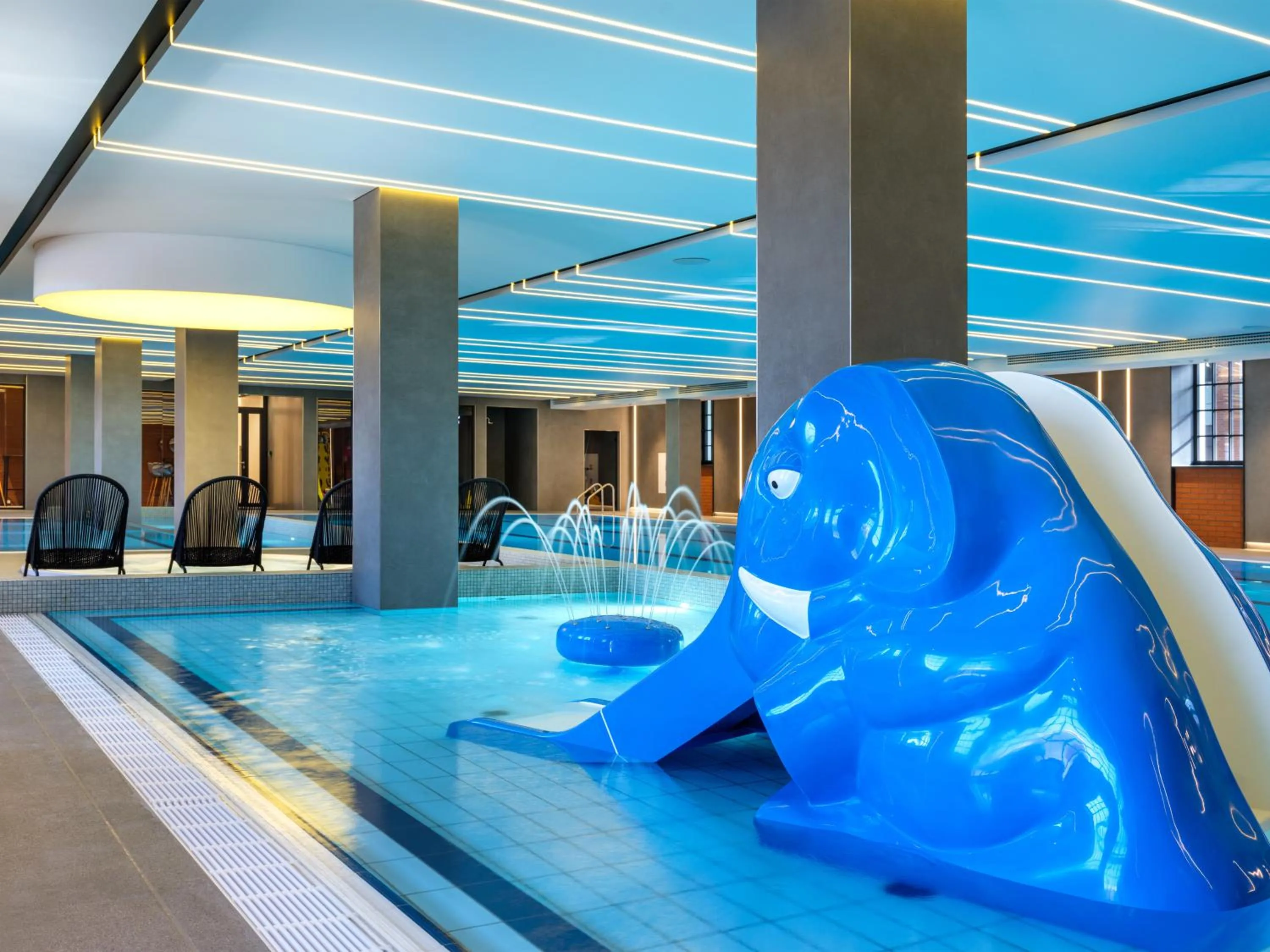 Swimming pool in Mercure Krakow Fabryczna City