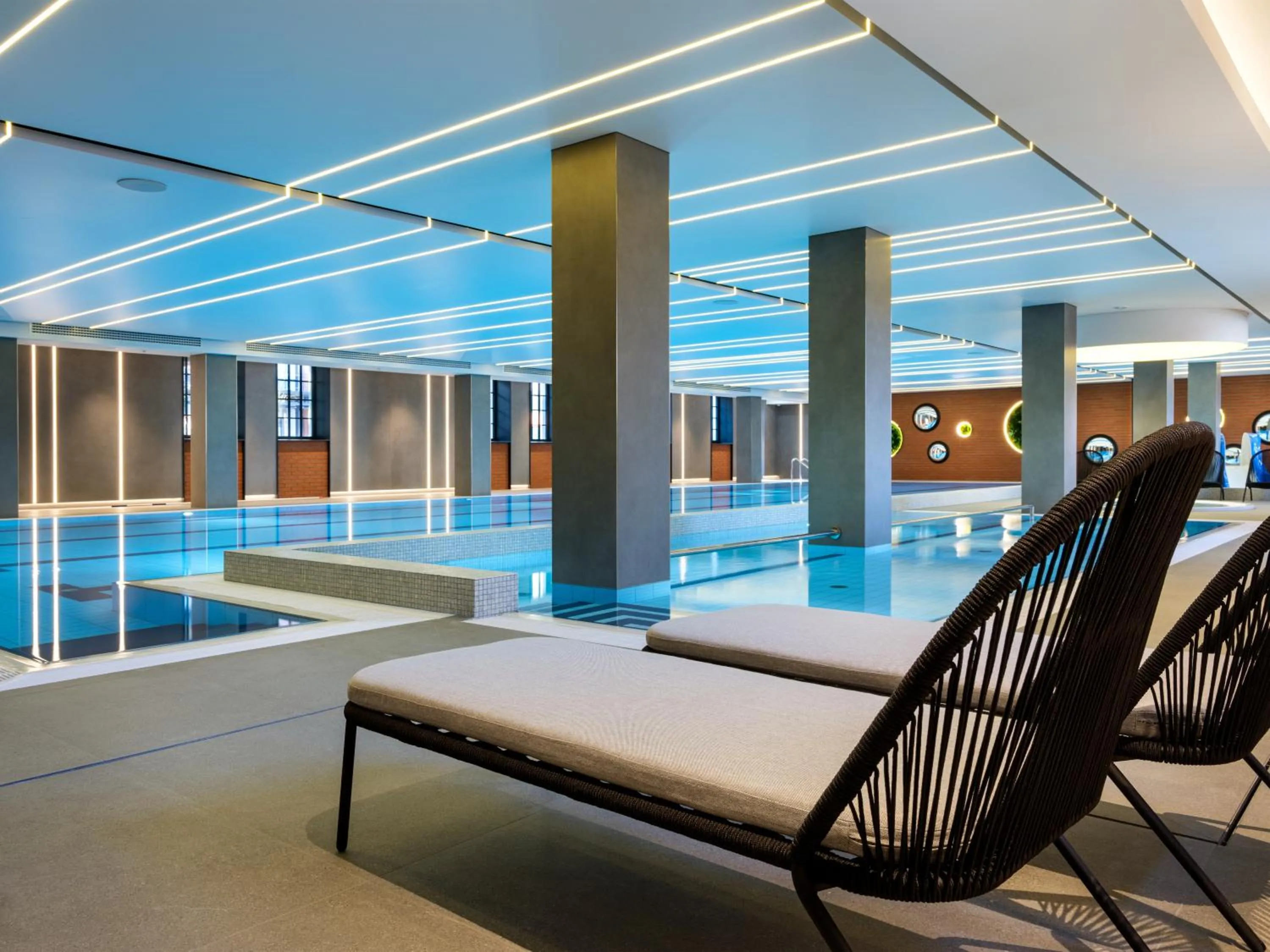 Swimming pool in Mercure Krakow Fabryczna City