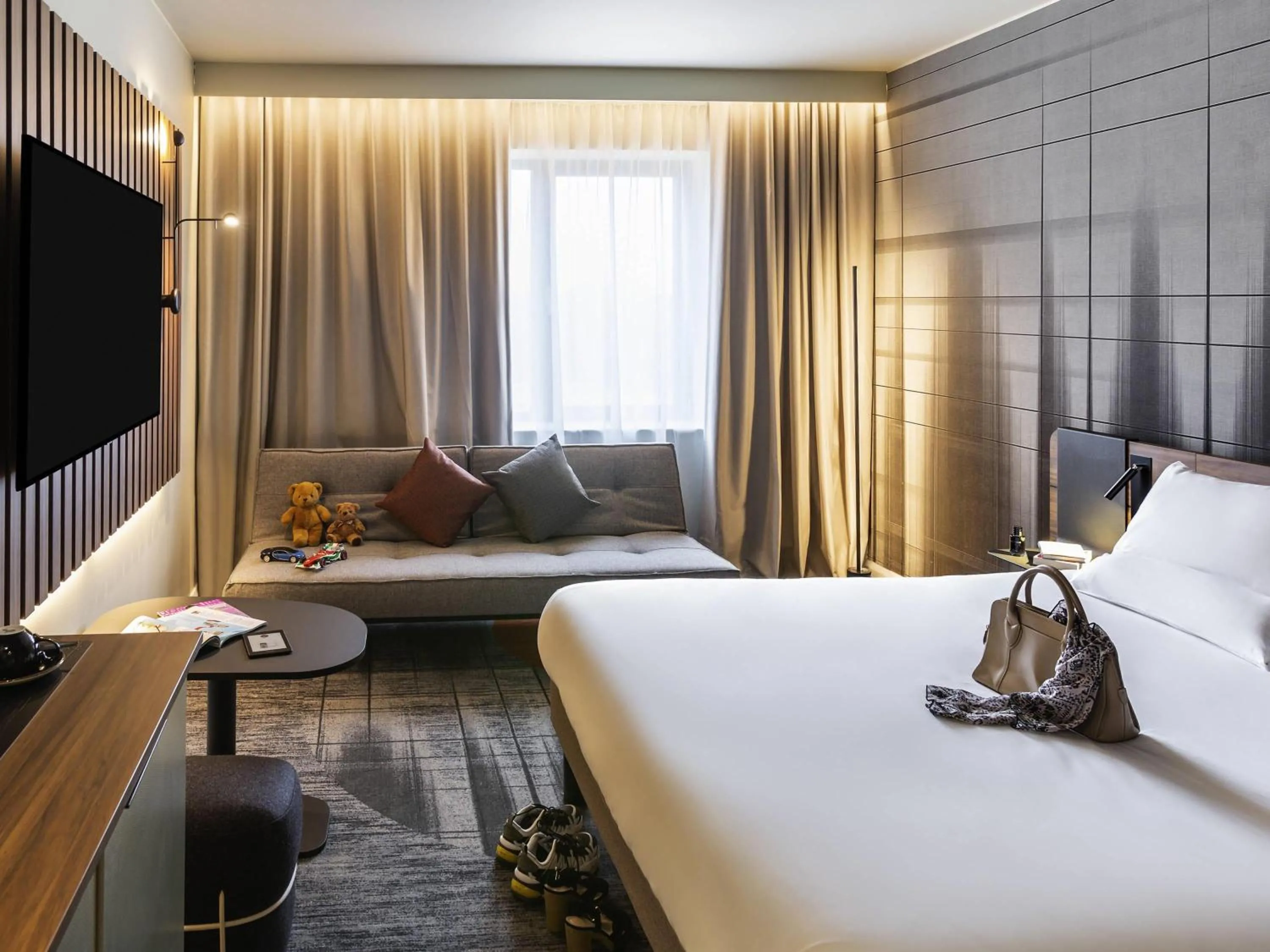 Bedroom, Bed in Novotel Cambridge North