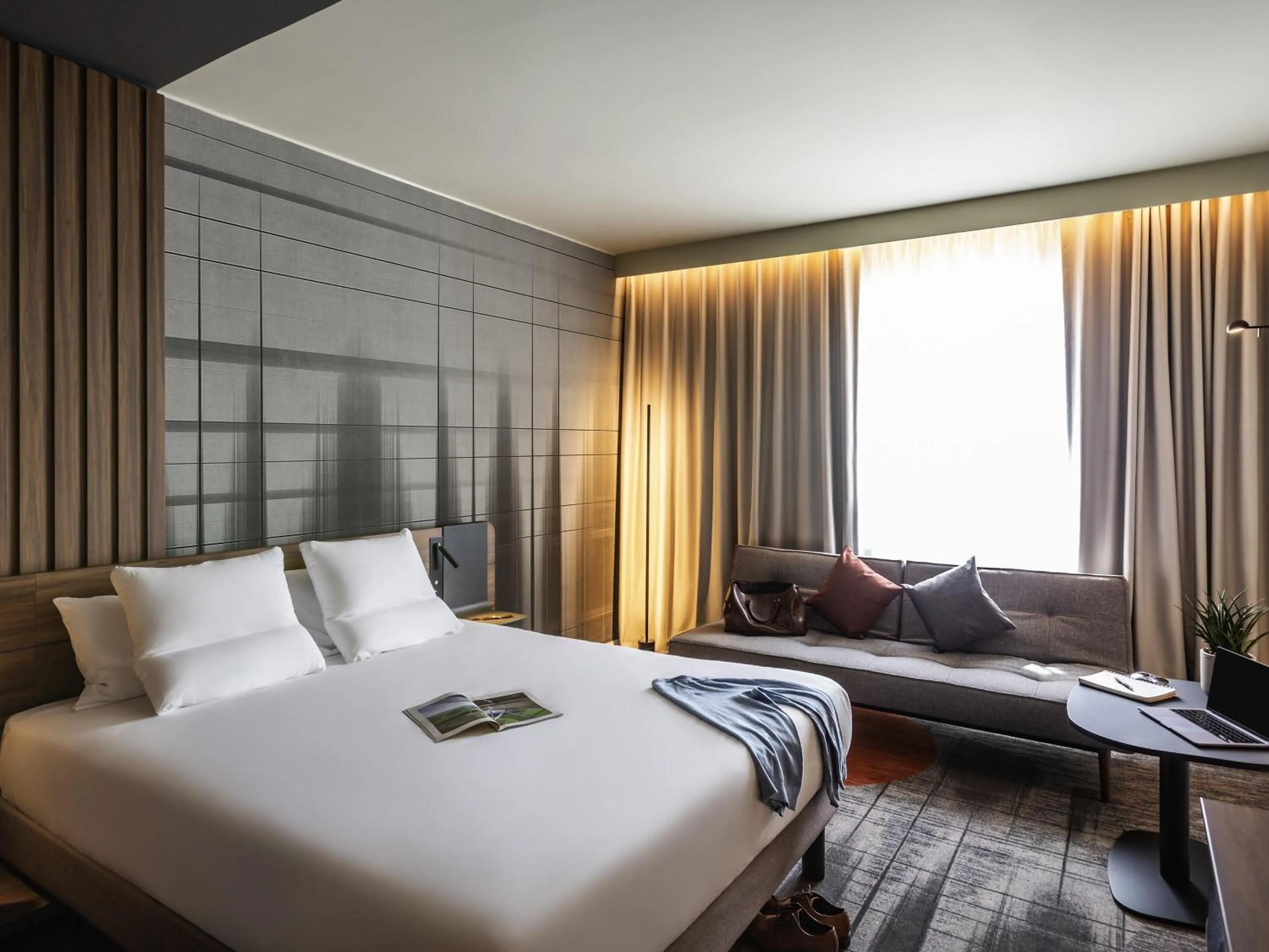 Bedroom, Bed in Novotel Cambridge North