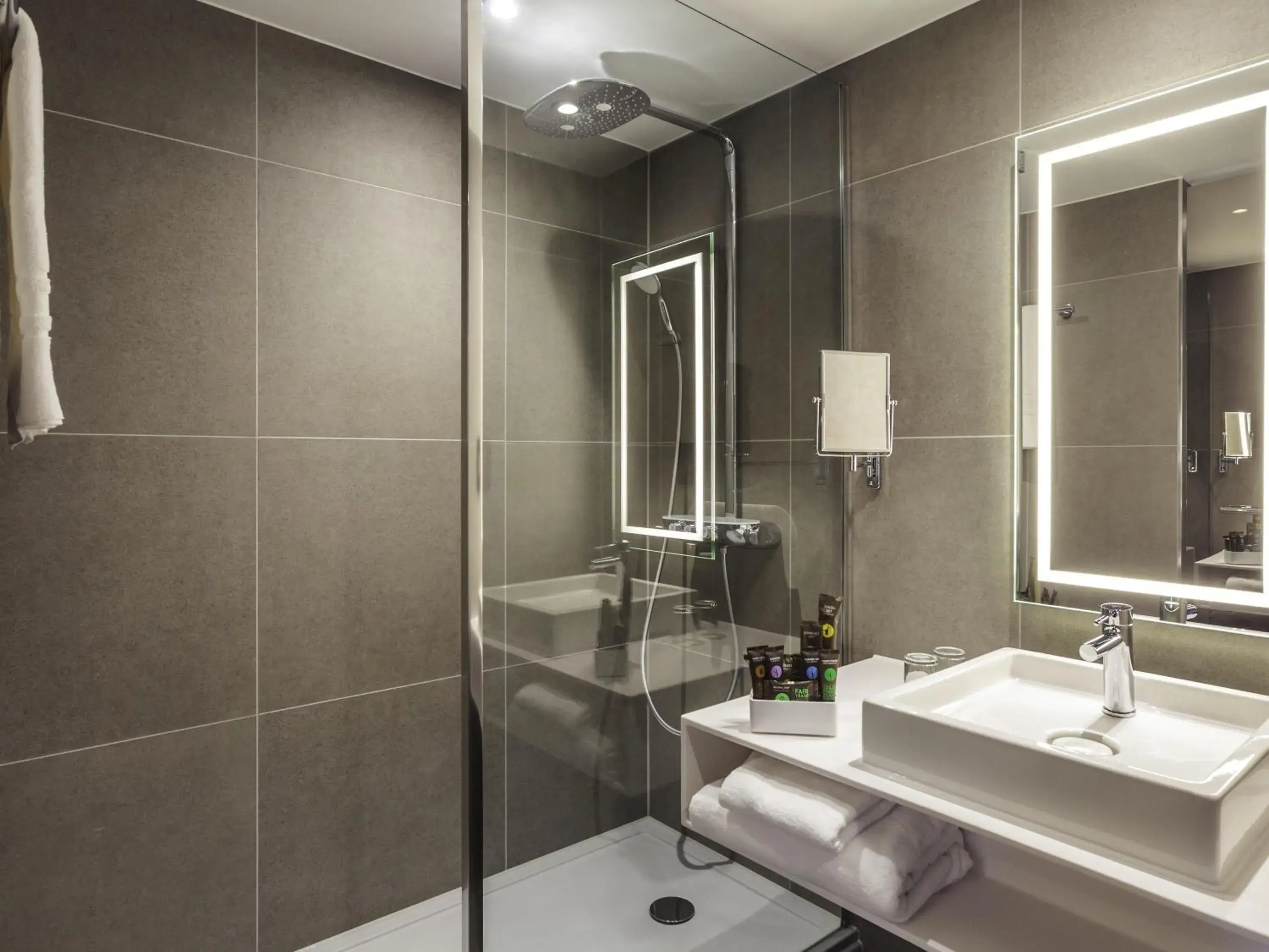 Superior King Suite in Novotel Cambridge North Superior King Suite in Novotel Cambridge North