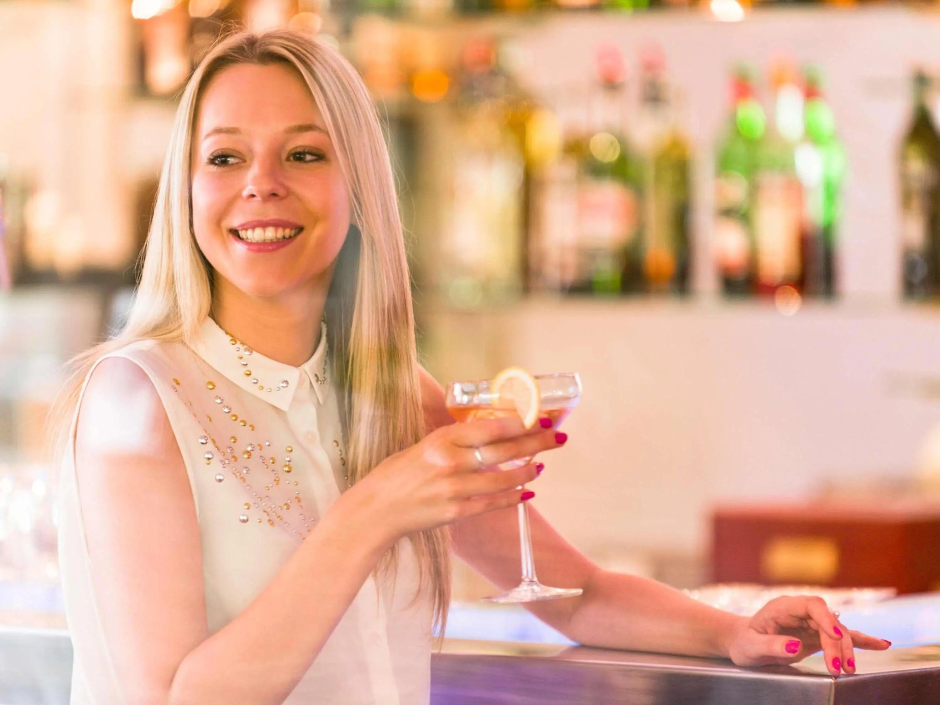 Lounge or bar in Novotel Cambridge North