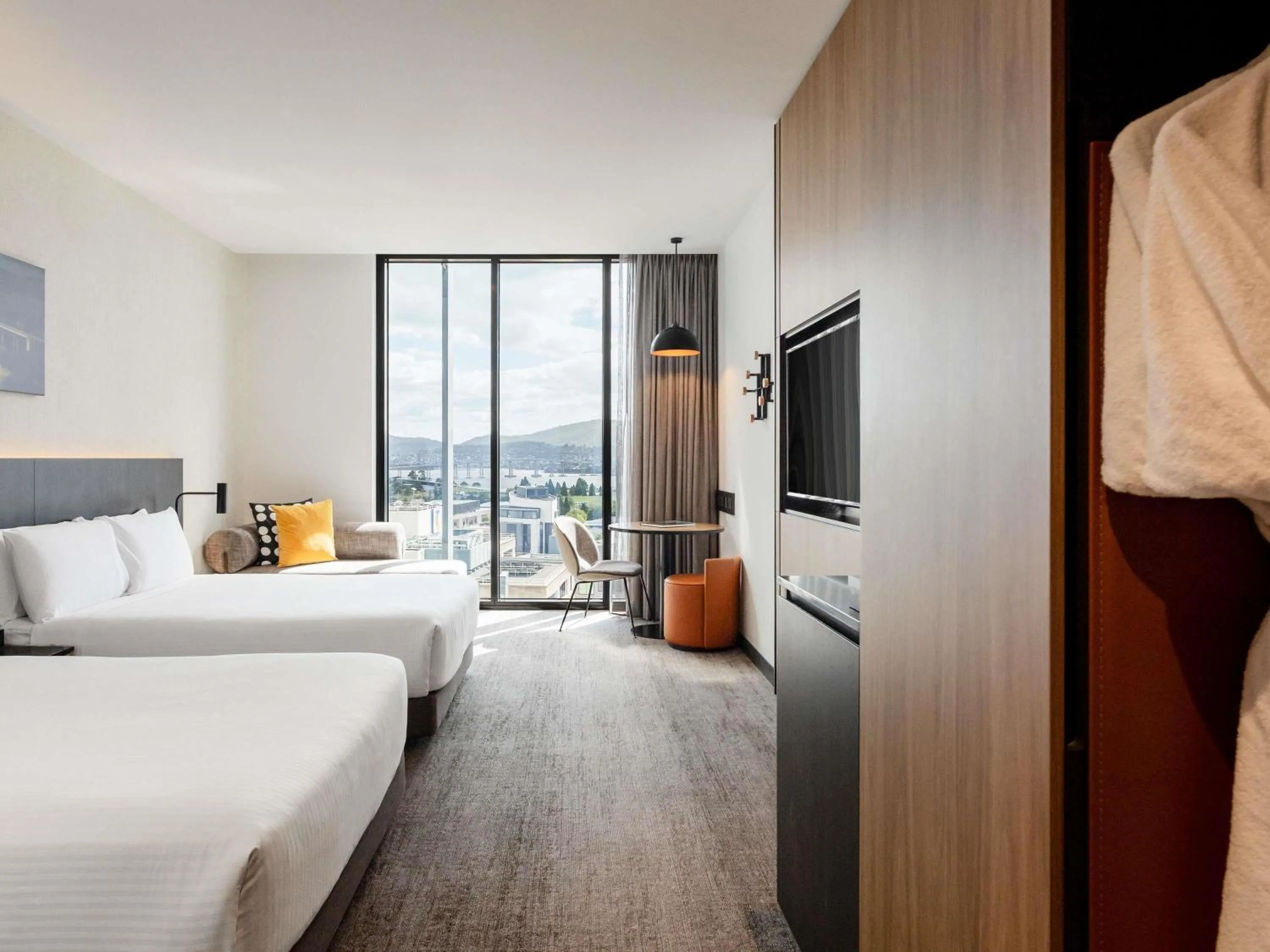 Bedroom, Bed in Mövenpick Hotel Hobart