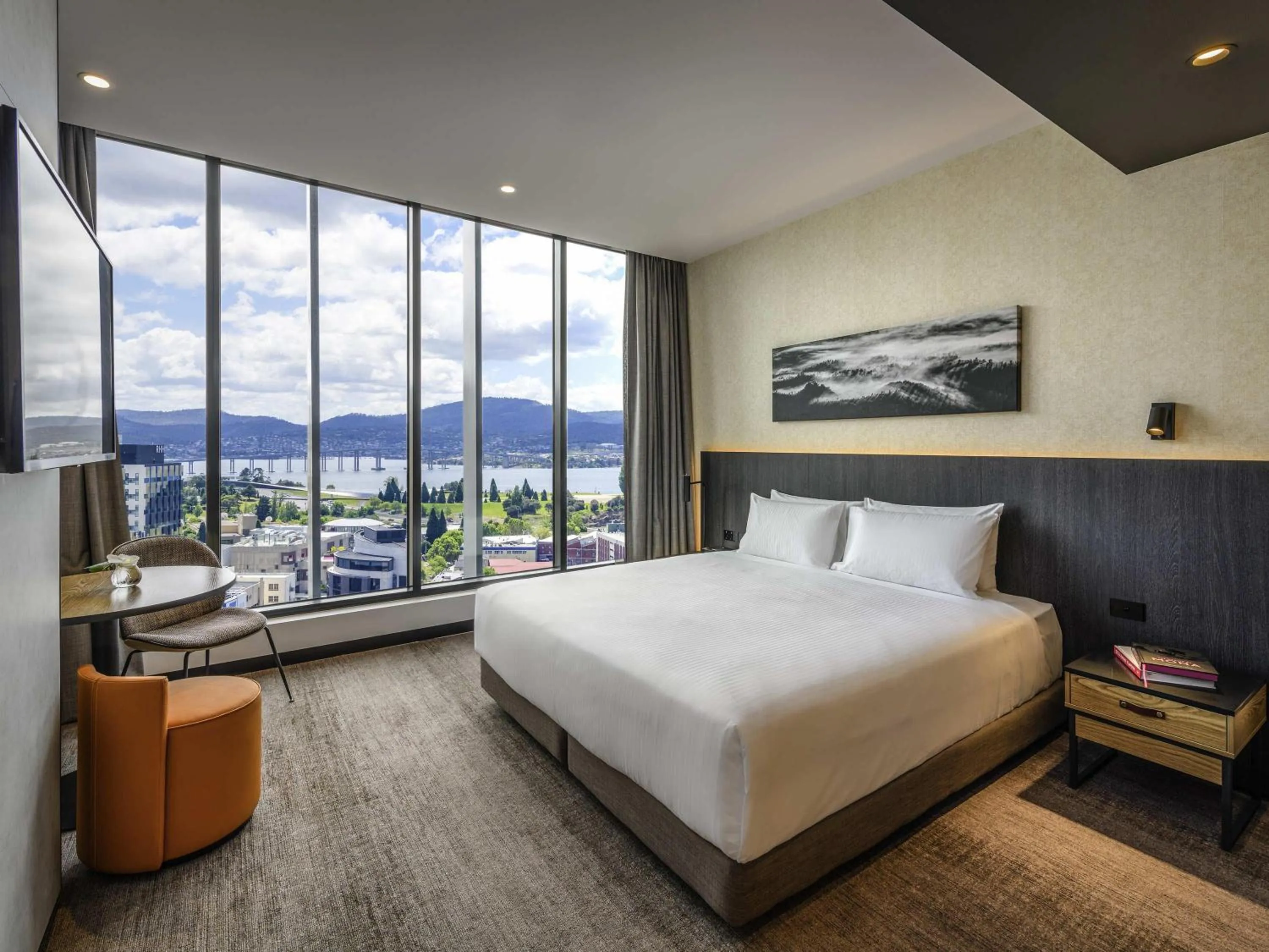 Bedroom, Bed in Mövenpick Hotel Hobart
