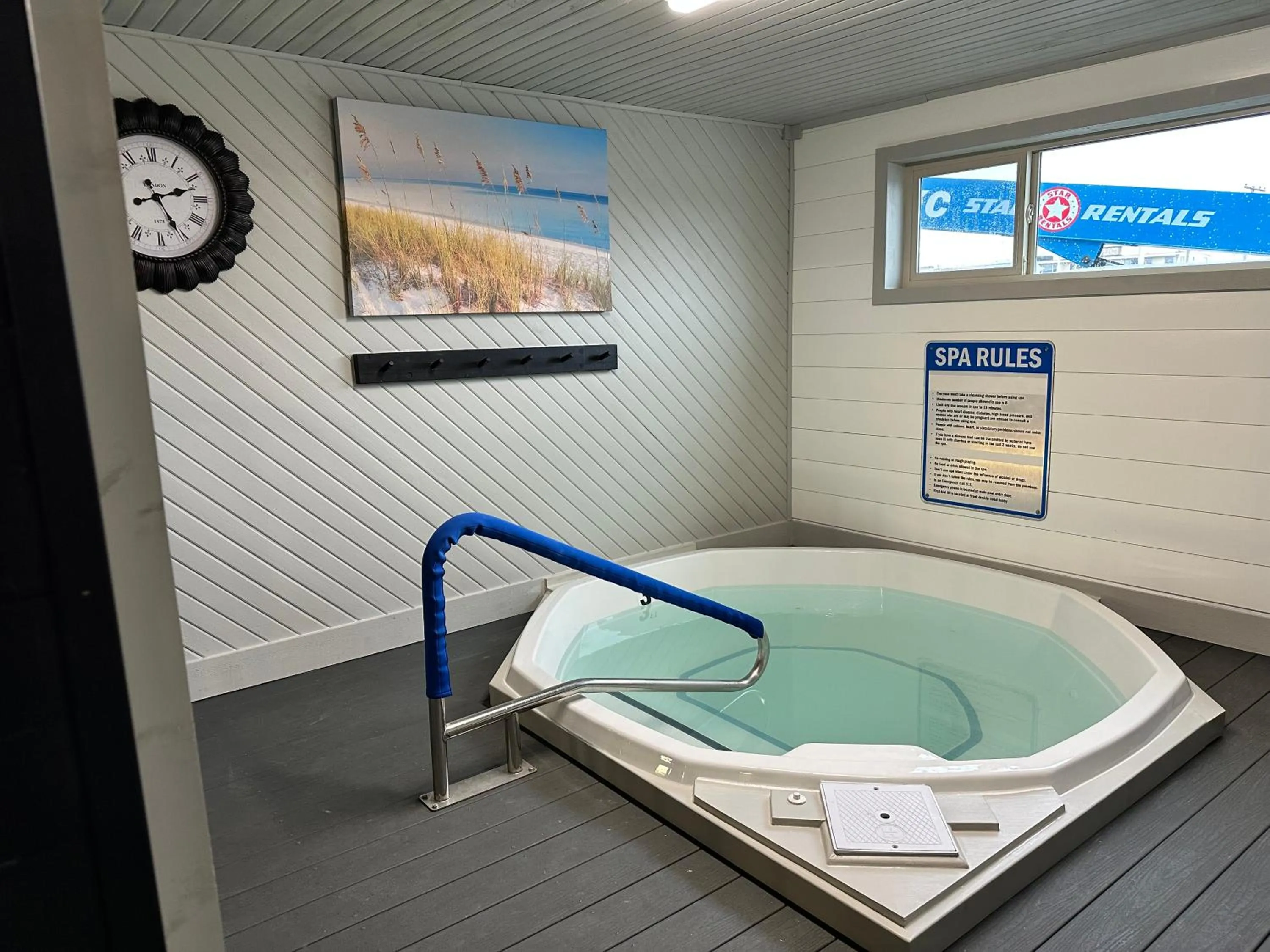 Hot Tub in Canterbury Inn