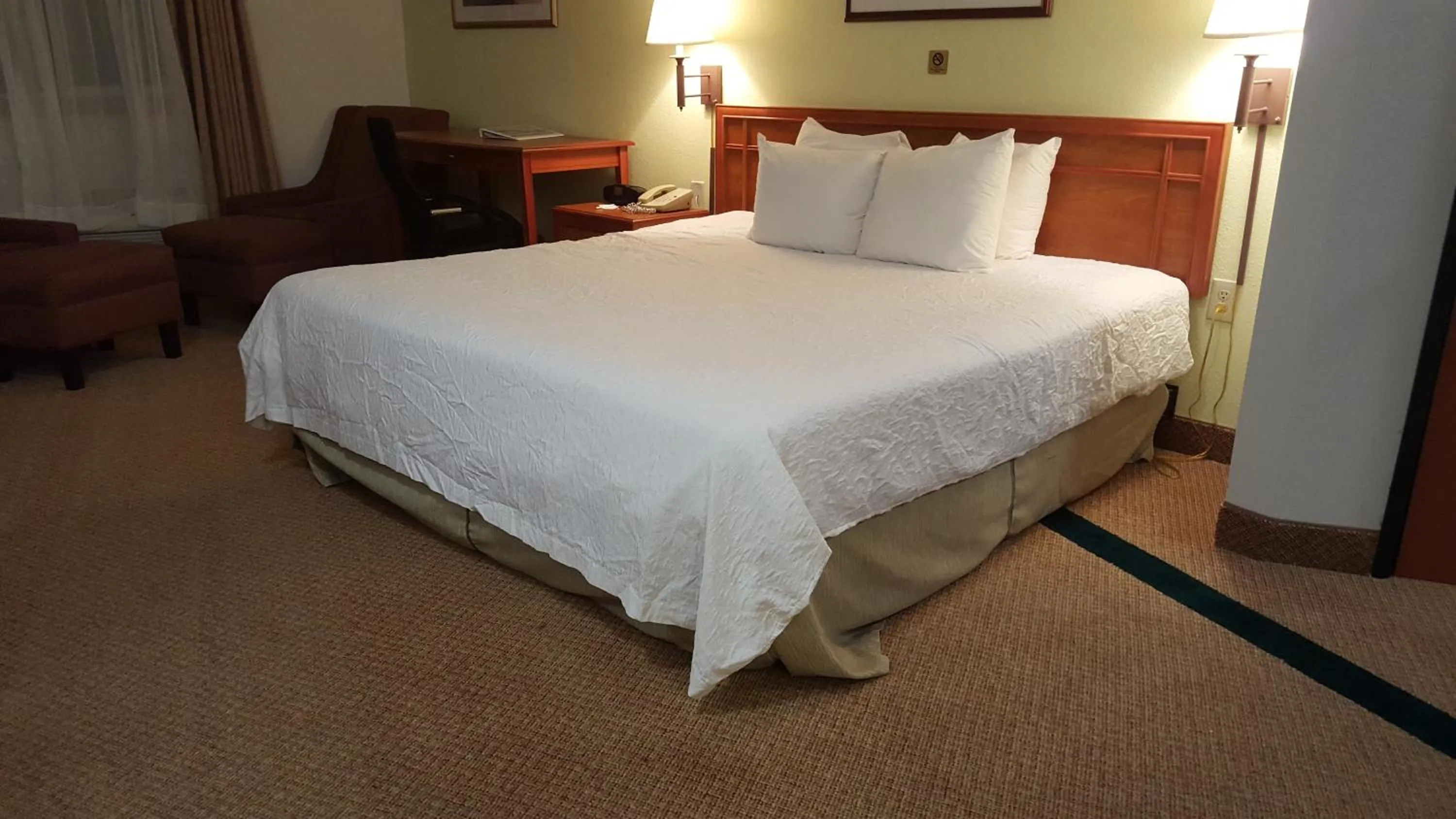 Photo of the whole room, Bed in Oceanfront Lodge