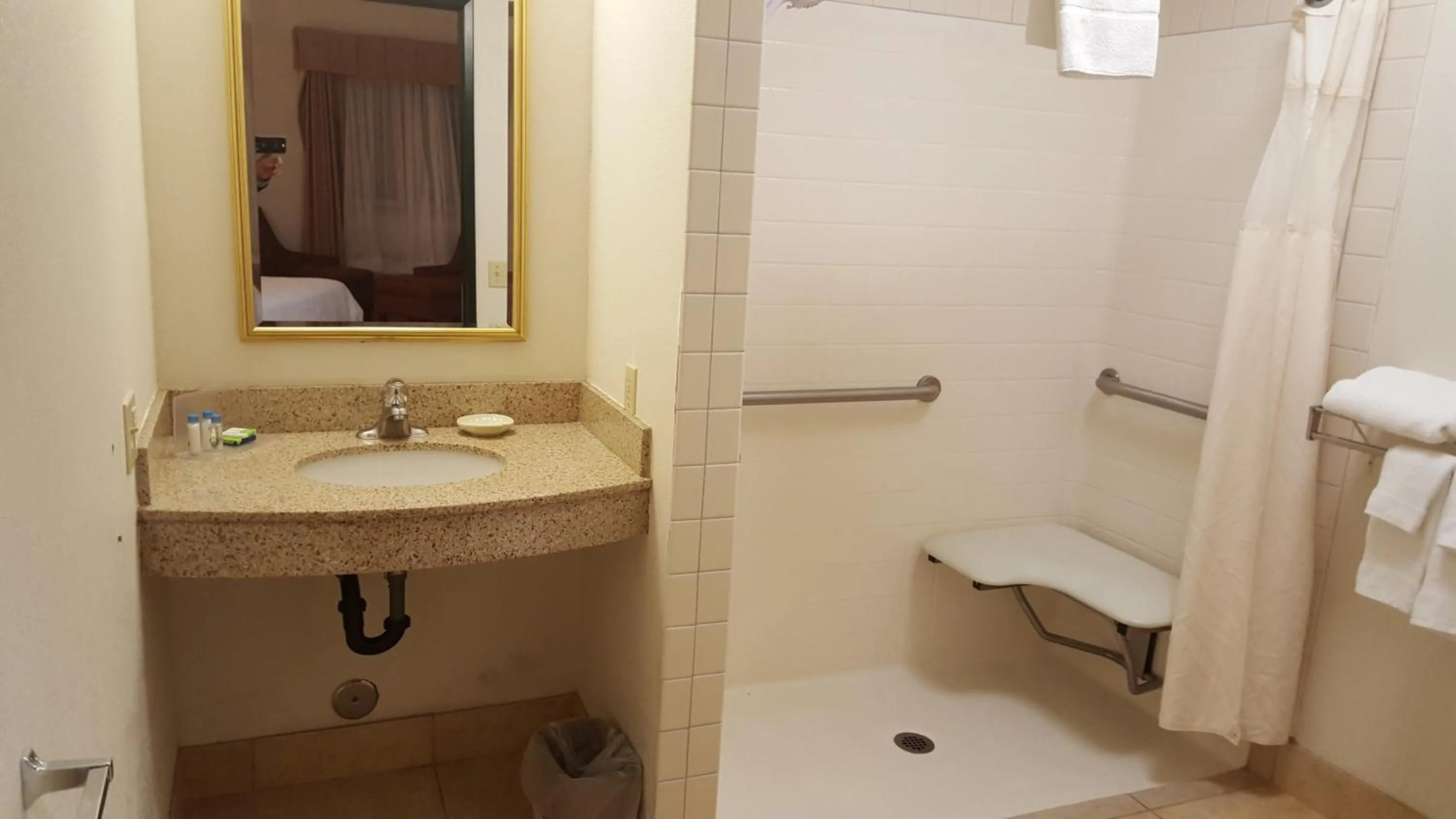 Food and drinks in Oceanfront Lodge