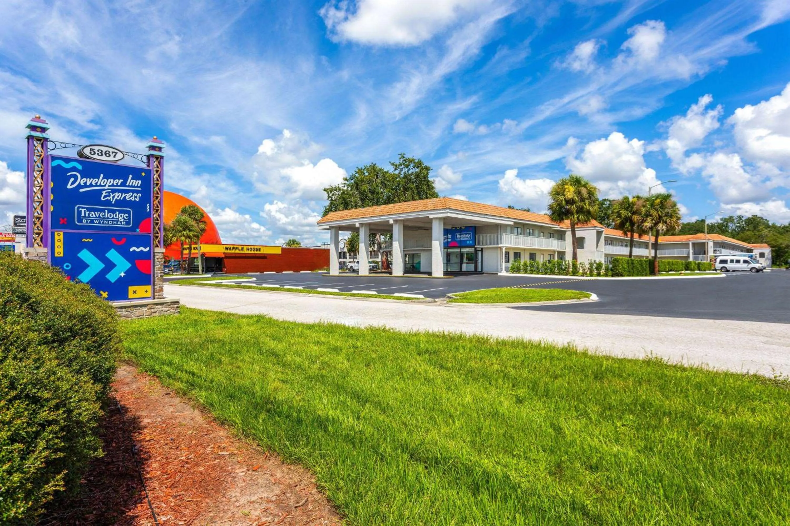 Property building in Travelodge by Wyndham Orlando Lake Buena Vista South