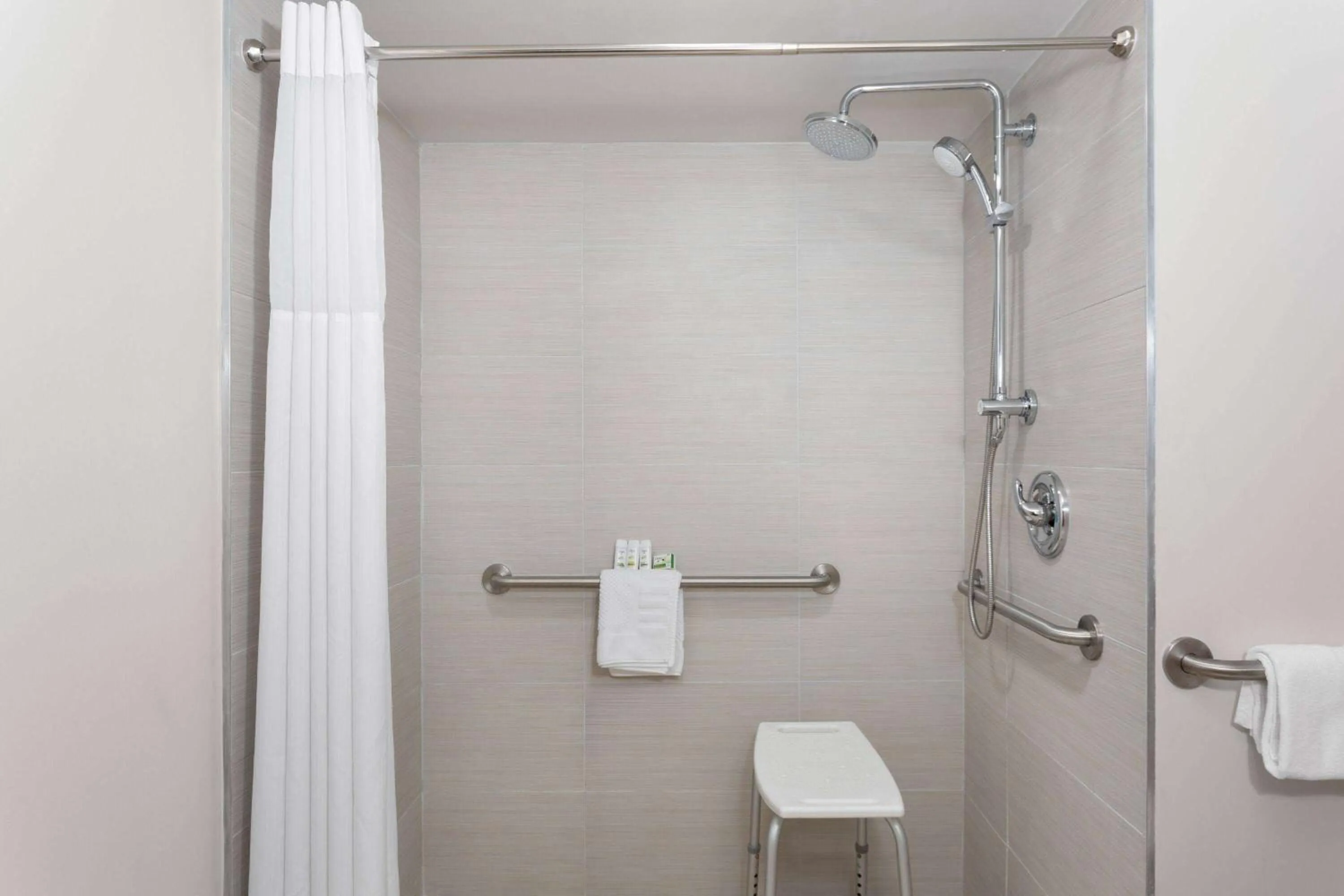 Shower in Travelodge by Wyndham Orlando Lake Buena Vista South