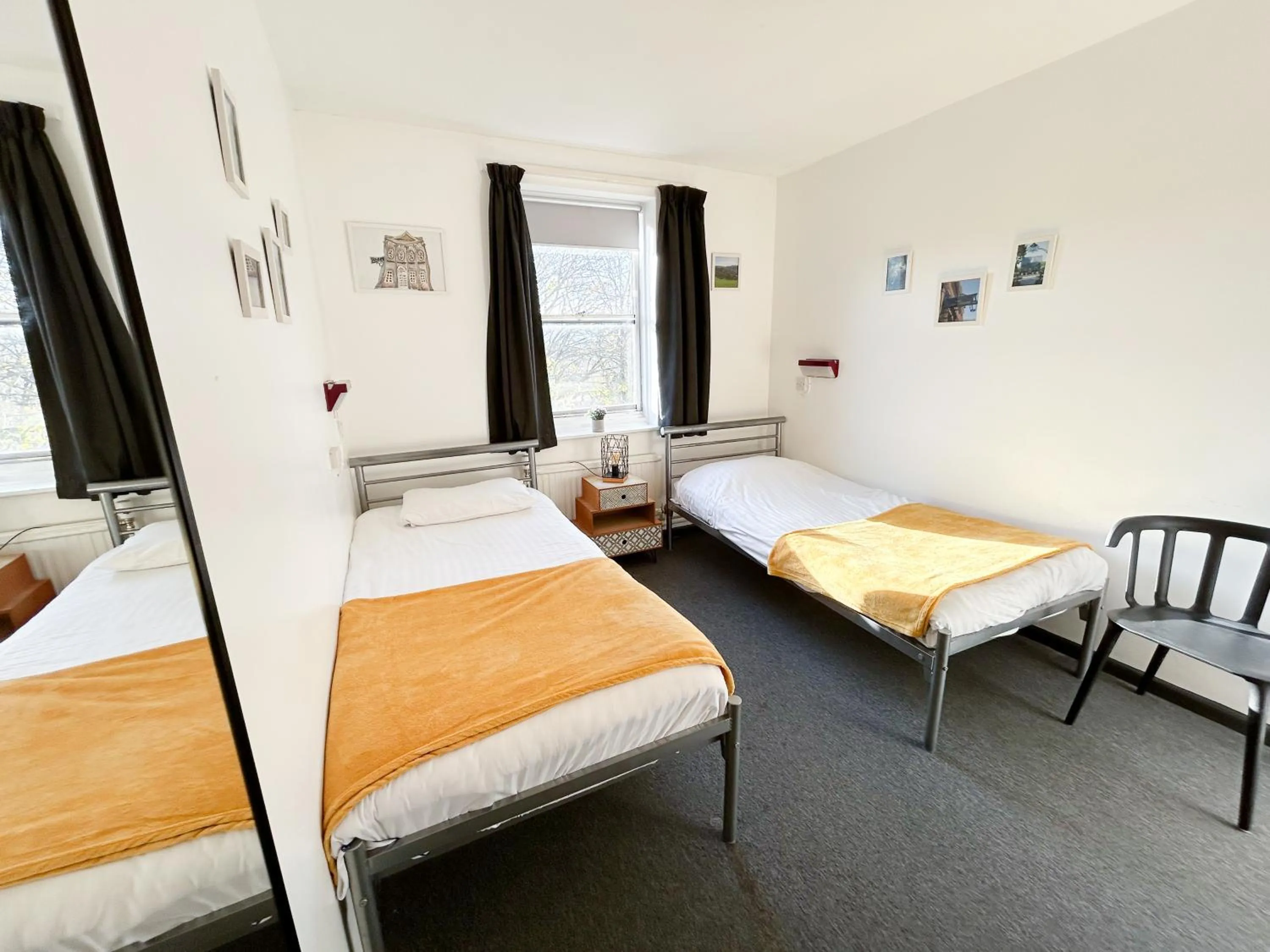 Photo of the whole room, Bed in Bath YMCA Hostel