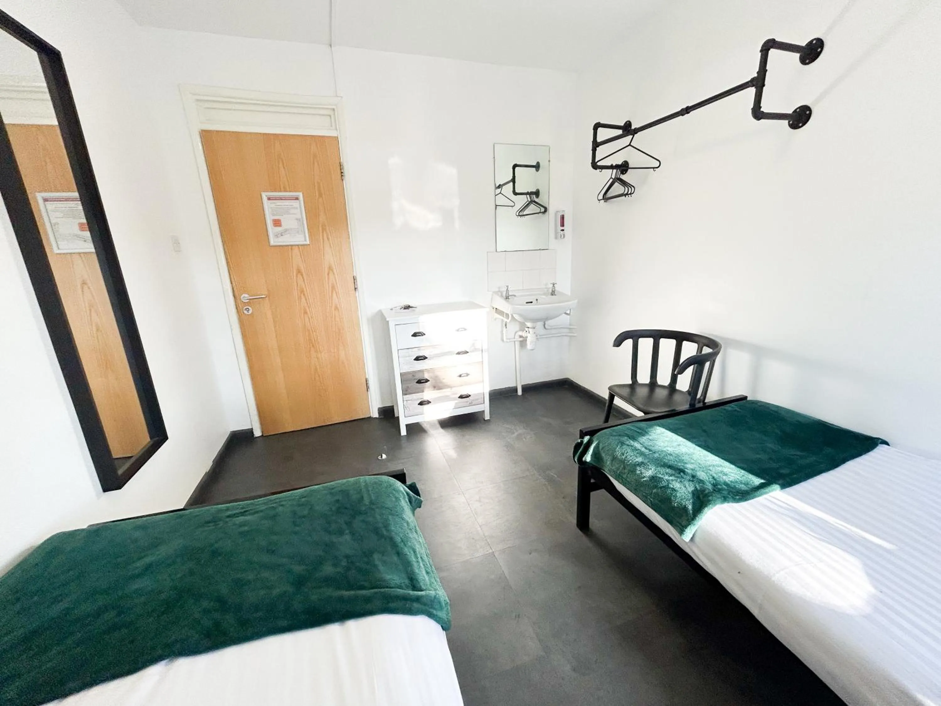 Photo of the whole room, Bed in Bath YMCA Hostel