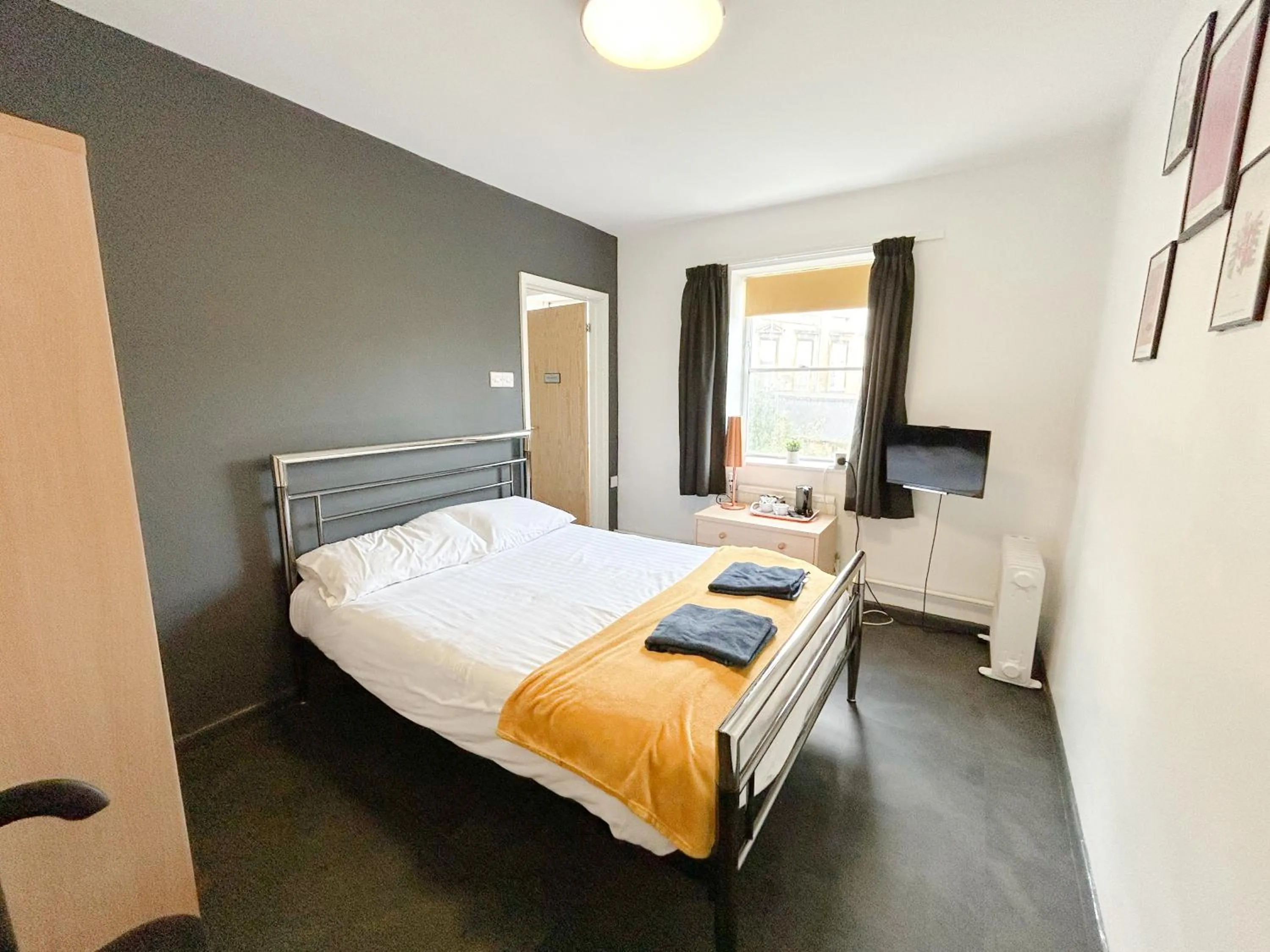 TV and multimedia, Bed in Bath YMCA Hostel