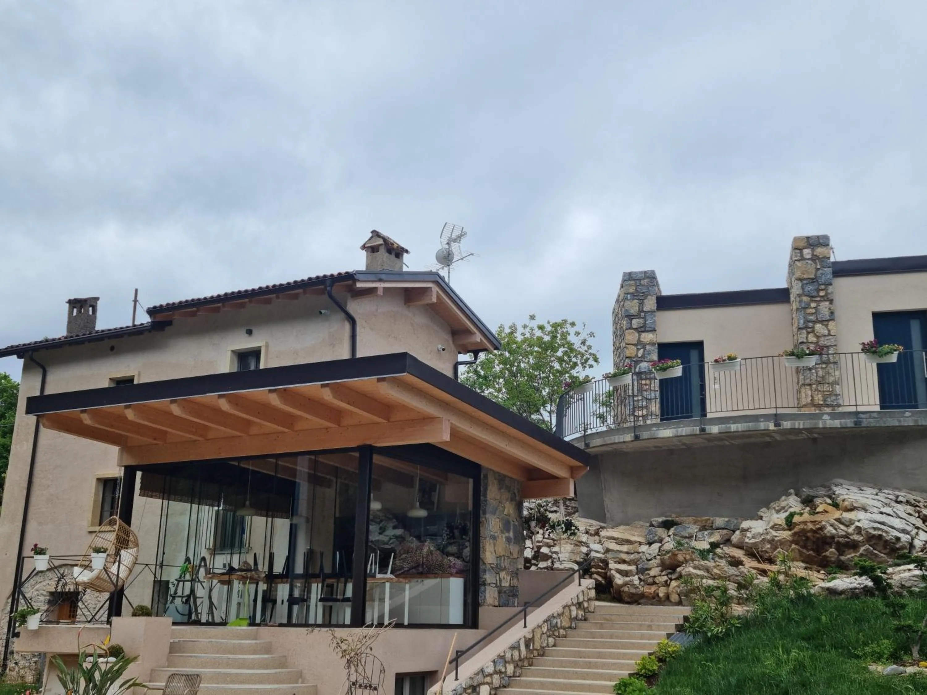 Property building in Elle Ecoholiday