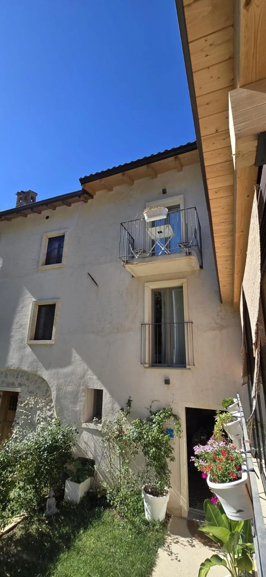 Property building in Elle Ecoholiday