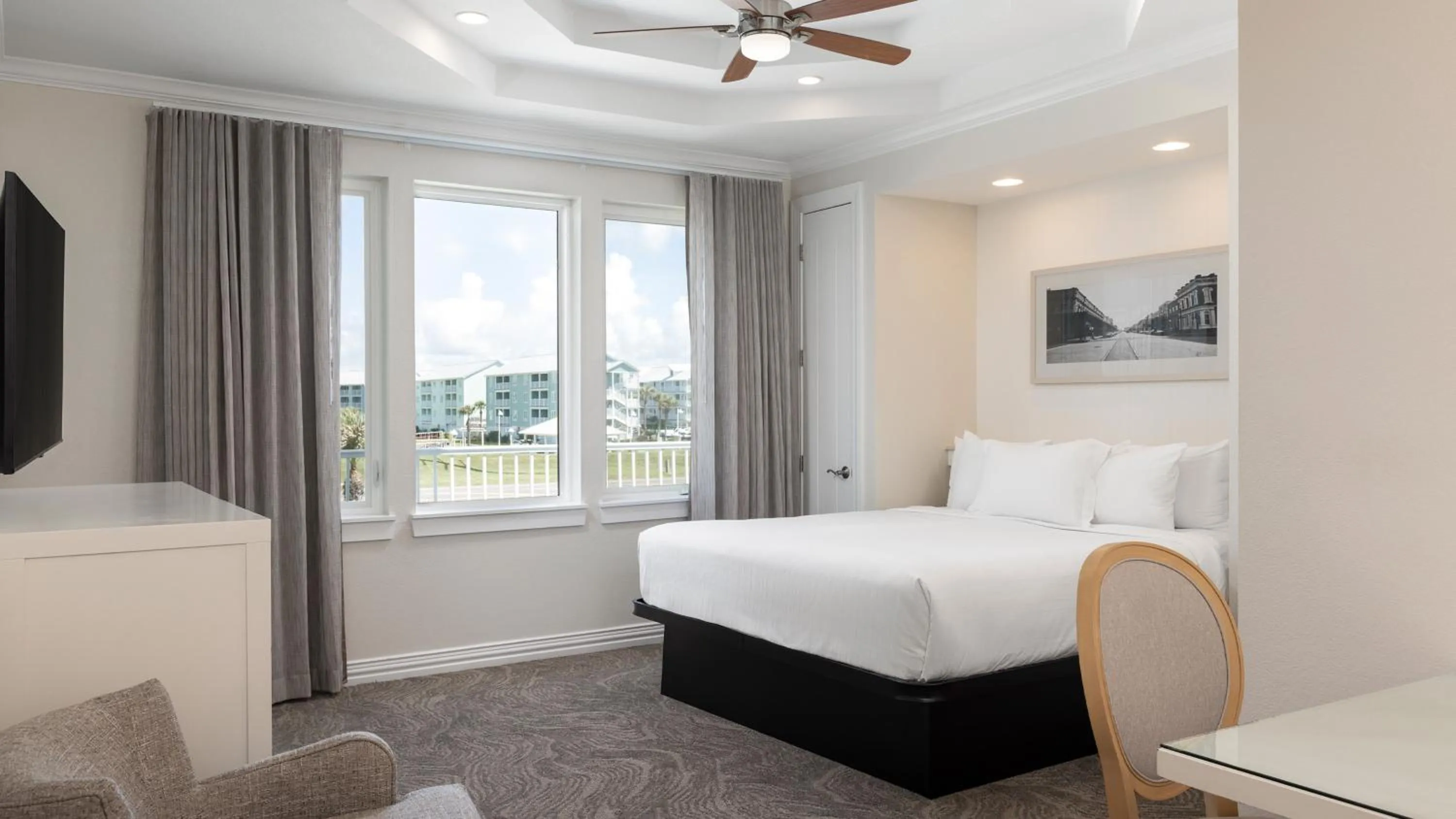 Photo of the whole room, Bed in Holiday Inn Club Vacations Galveston Seaside Resort