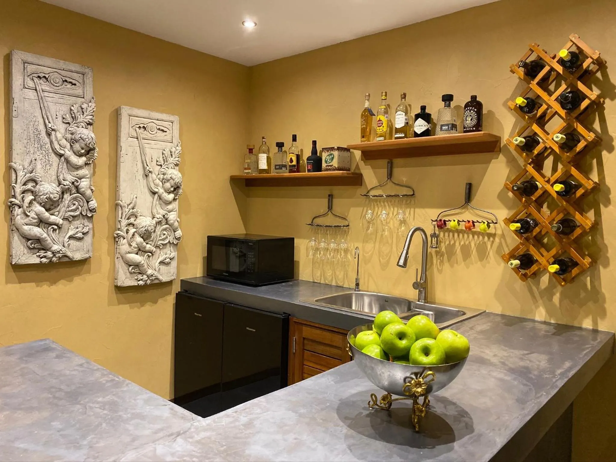 Communal lounge/ TV room in Casarte Boutique Hotel