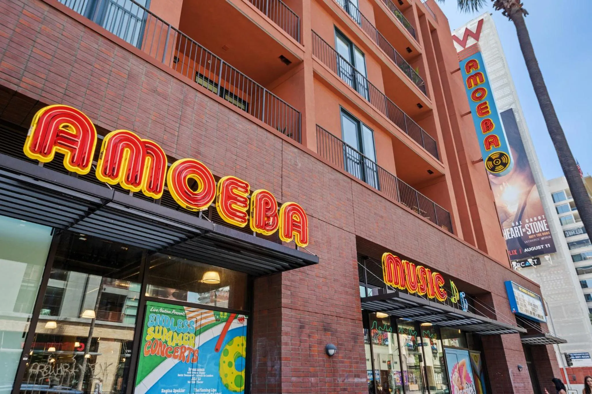 Entertainment in Hotel H-Wood