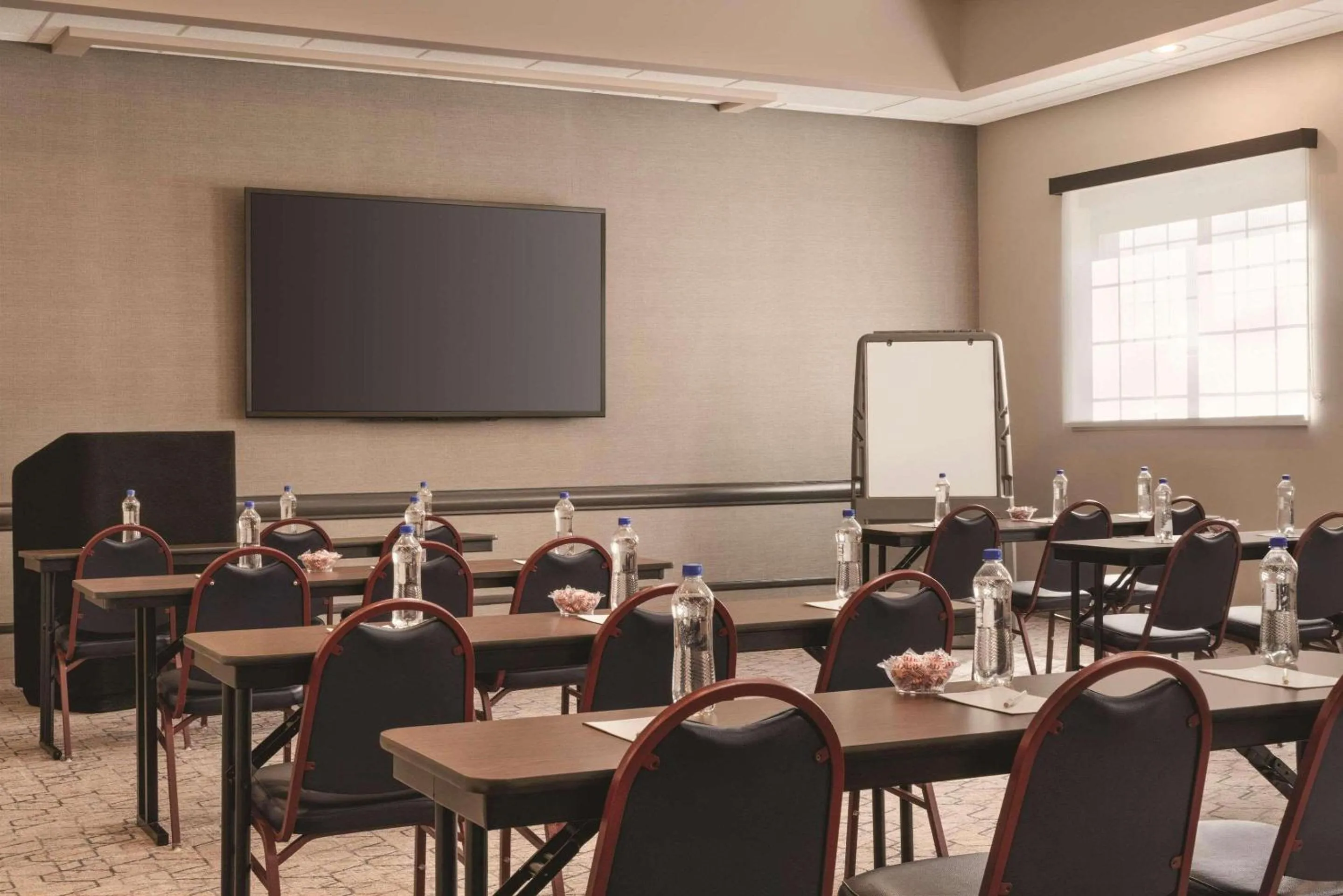 Meeting/conference room in Country Inn & Suites by Radisson, Grand Rapids East, MI