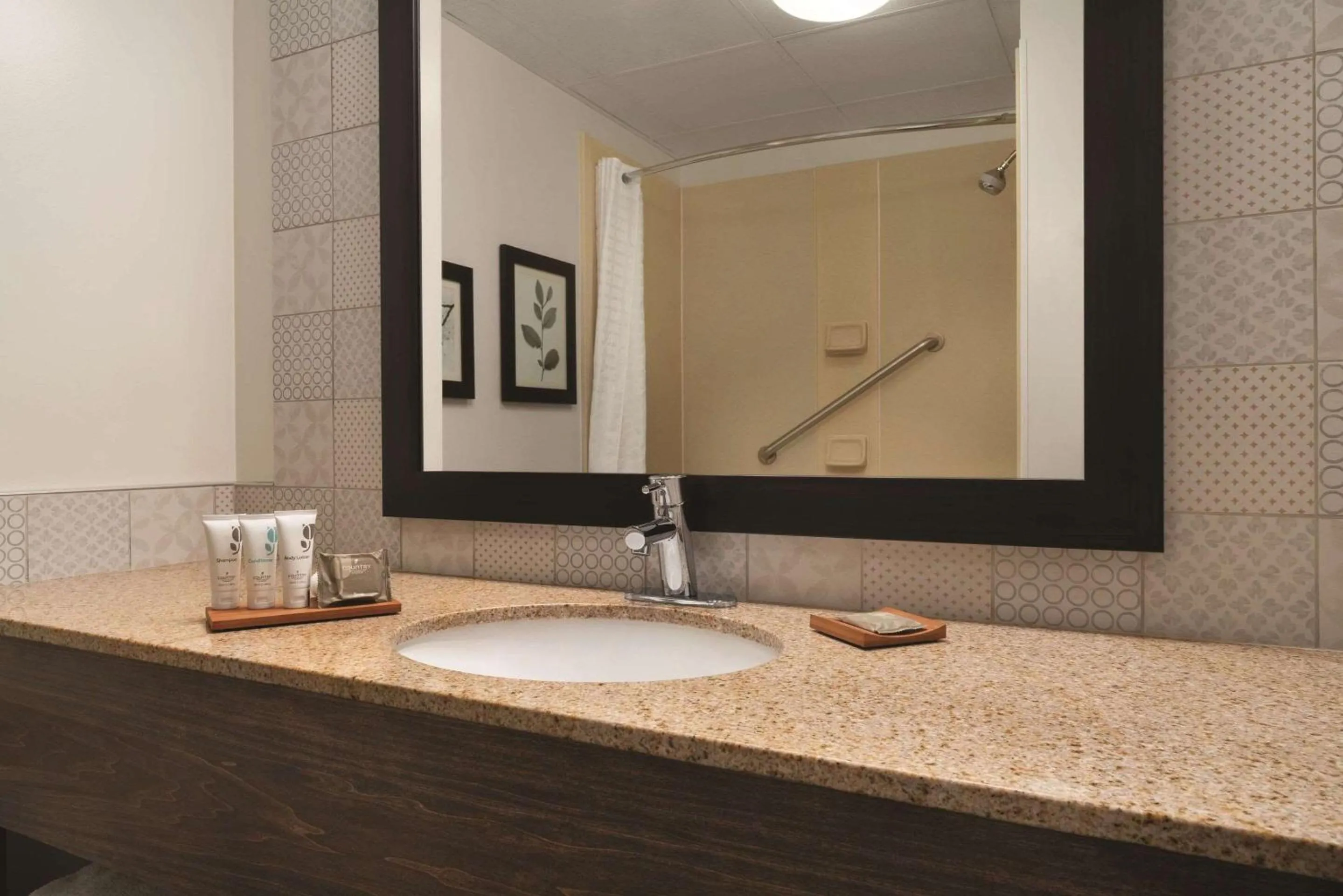 Bedroom in Country Inn & Suites by Radisson, Grand Rapids East, MI