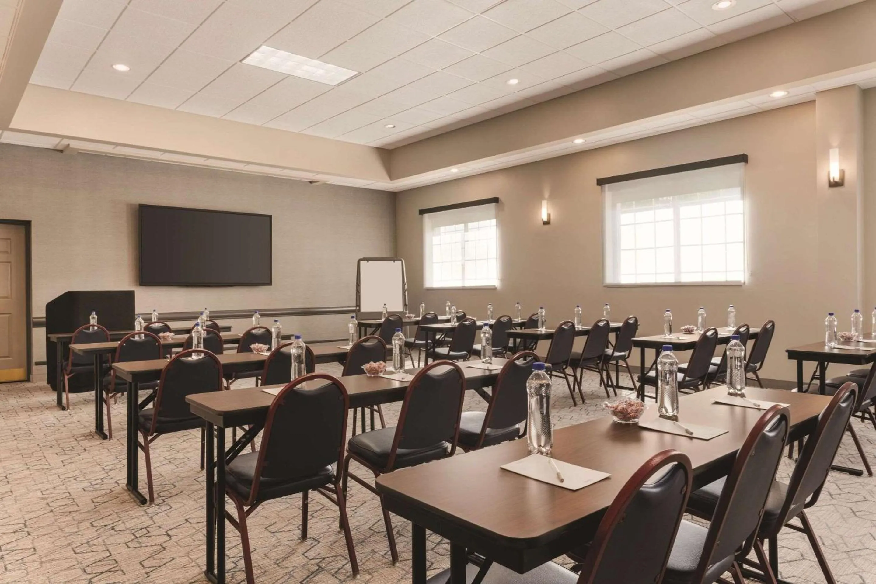 Meeting/conference room in Country Inn & Suites by Radisson, Grand Rapids East, MI