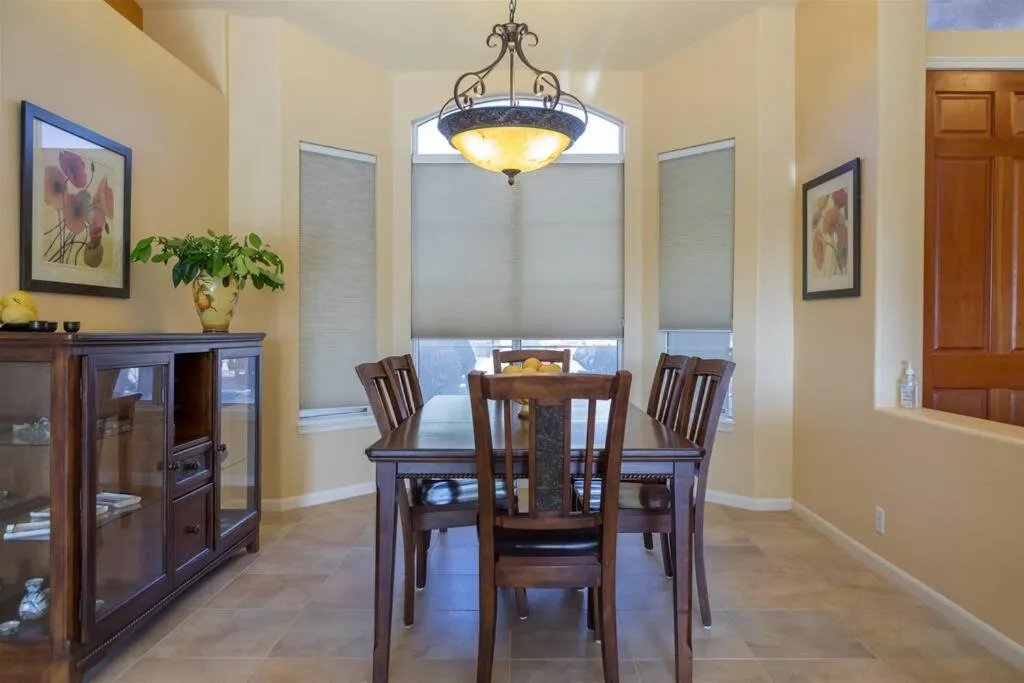 Spacious golf course house with pool heater, spa