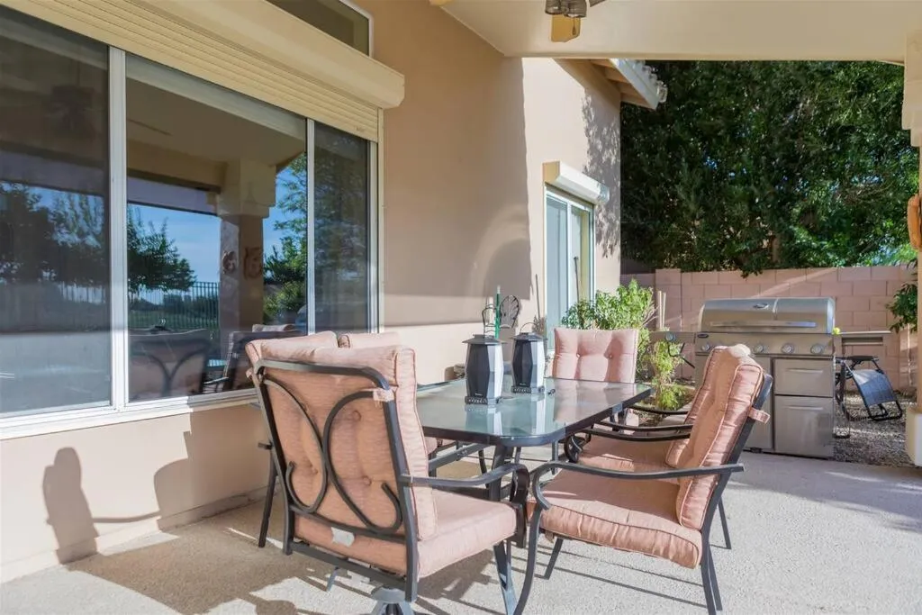 Spacious golf course house with pool heater, spa