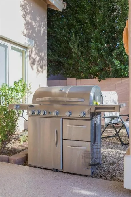 Spacious golf course house with pool heater, spa